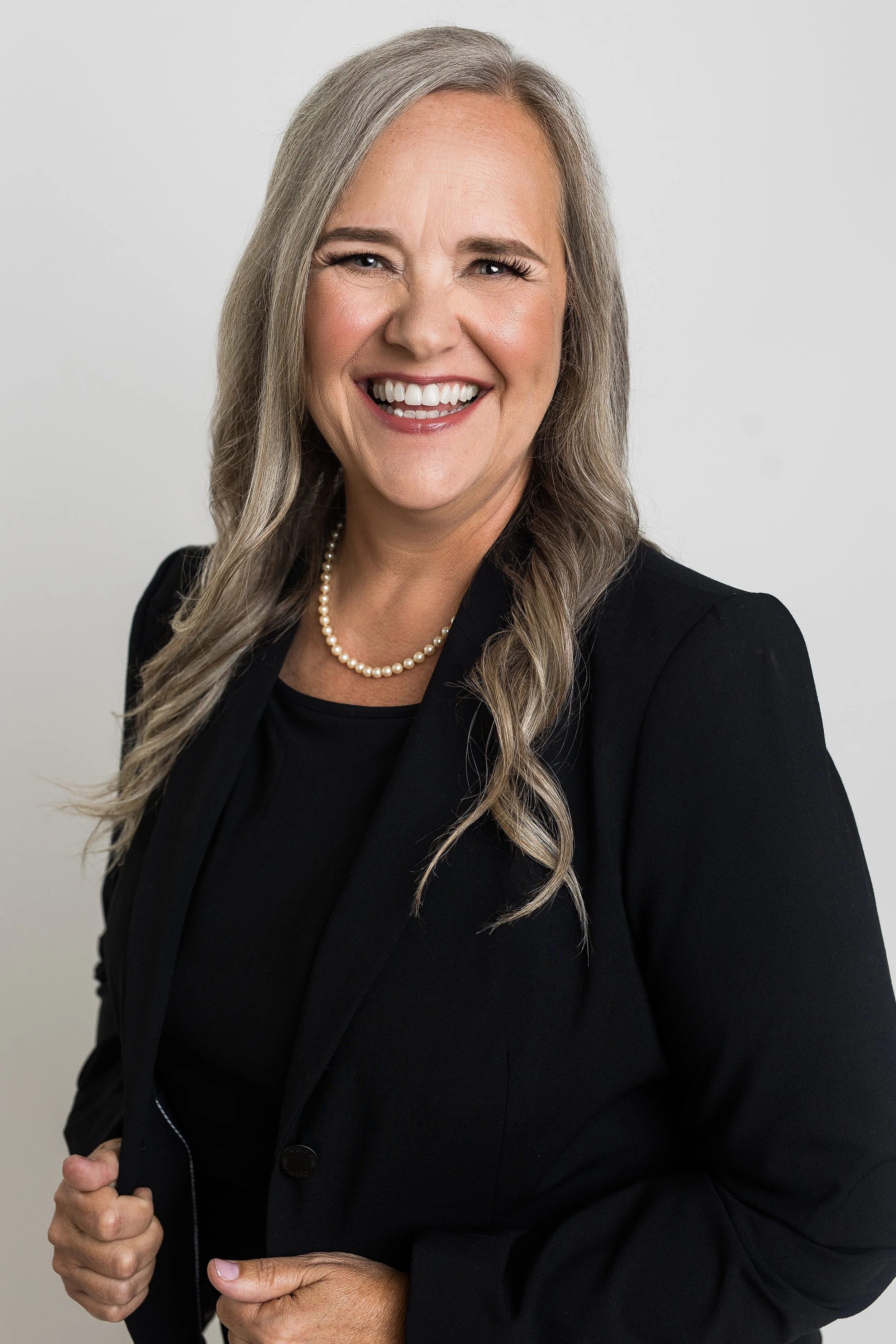 julia_wambolt_headshots-78-Edit.jpg