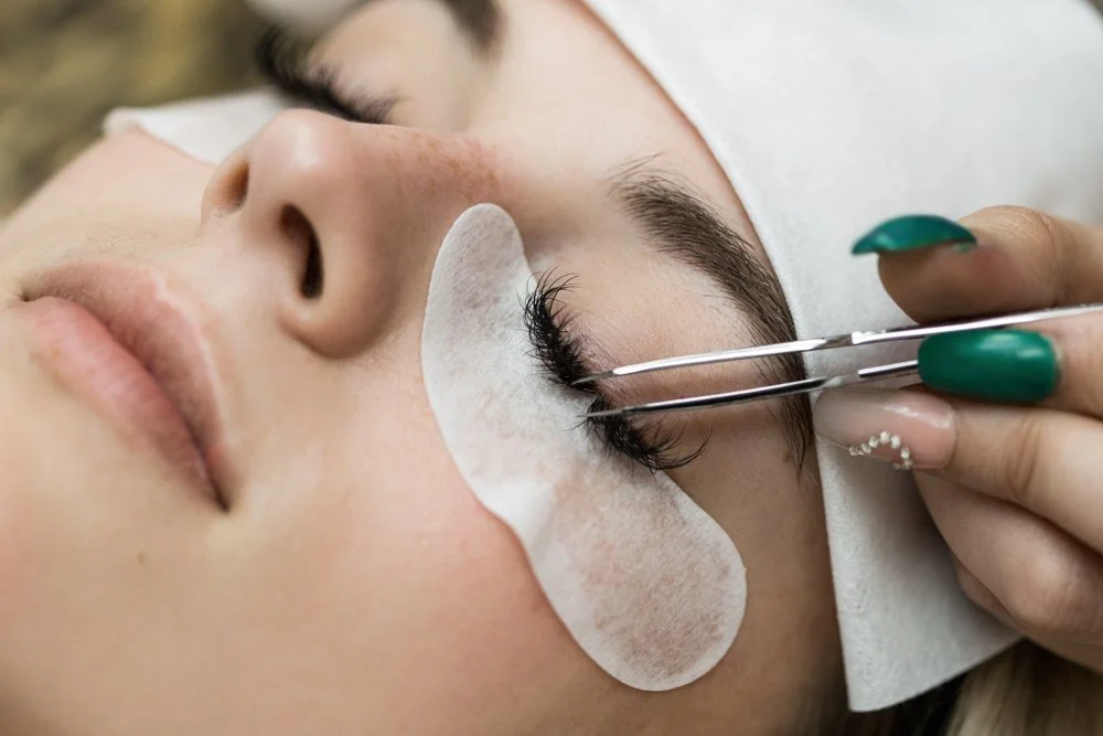 eyelash extension isolation technique