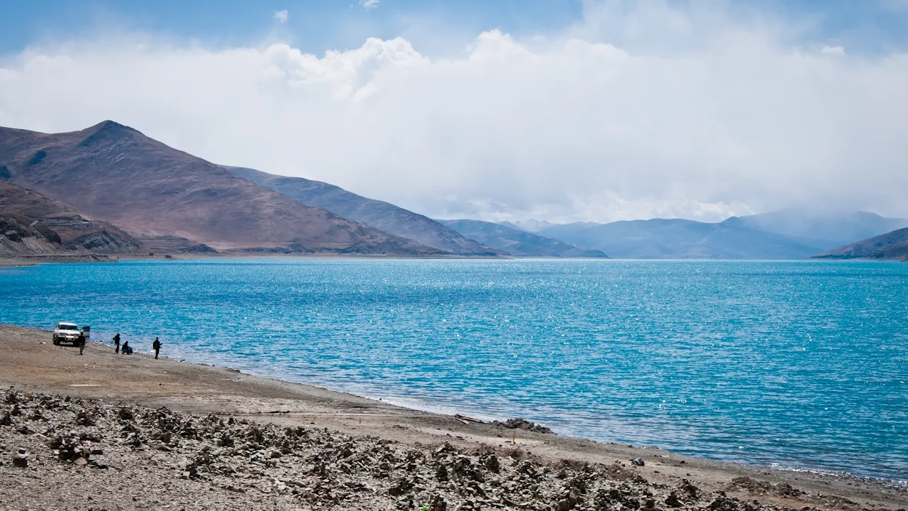 Yamdrok Yutso Turquoise Lake