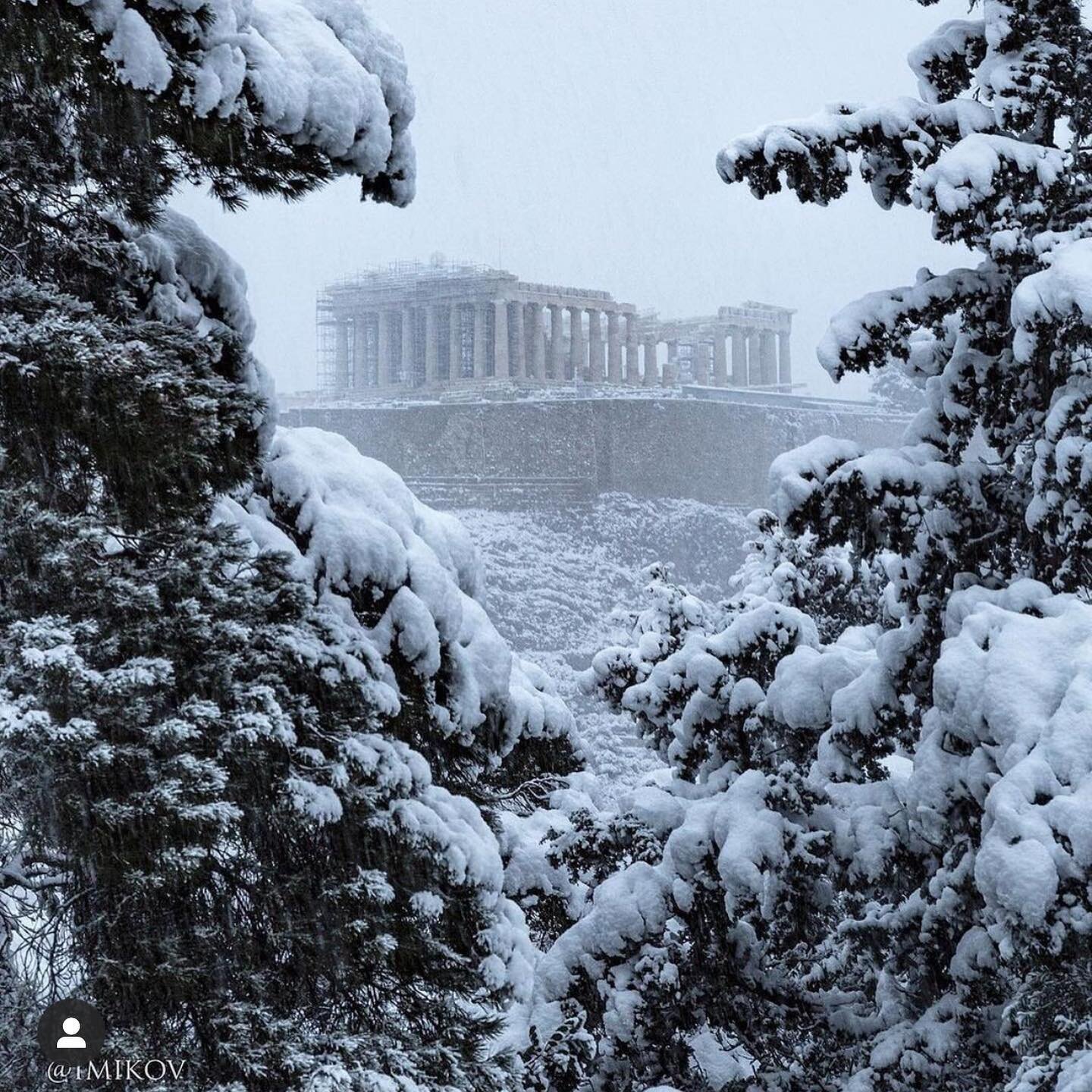 Happy Sunday!
The ancient Acropolis in Athens, Greece  was blanked in snow ❄️ last week. Worst winter storm since 2008.
Thank you for sharing @architectanddesign 

#greece #athens #acropolis #snow #inspiringsnow #explore #exploremore