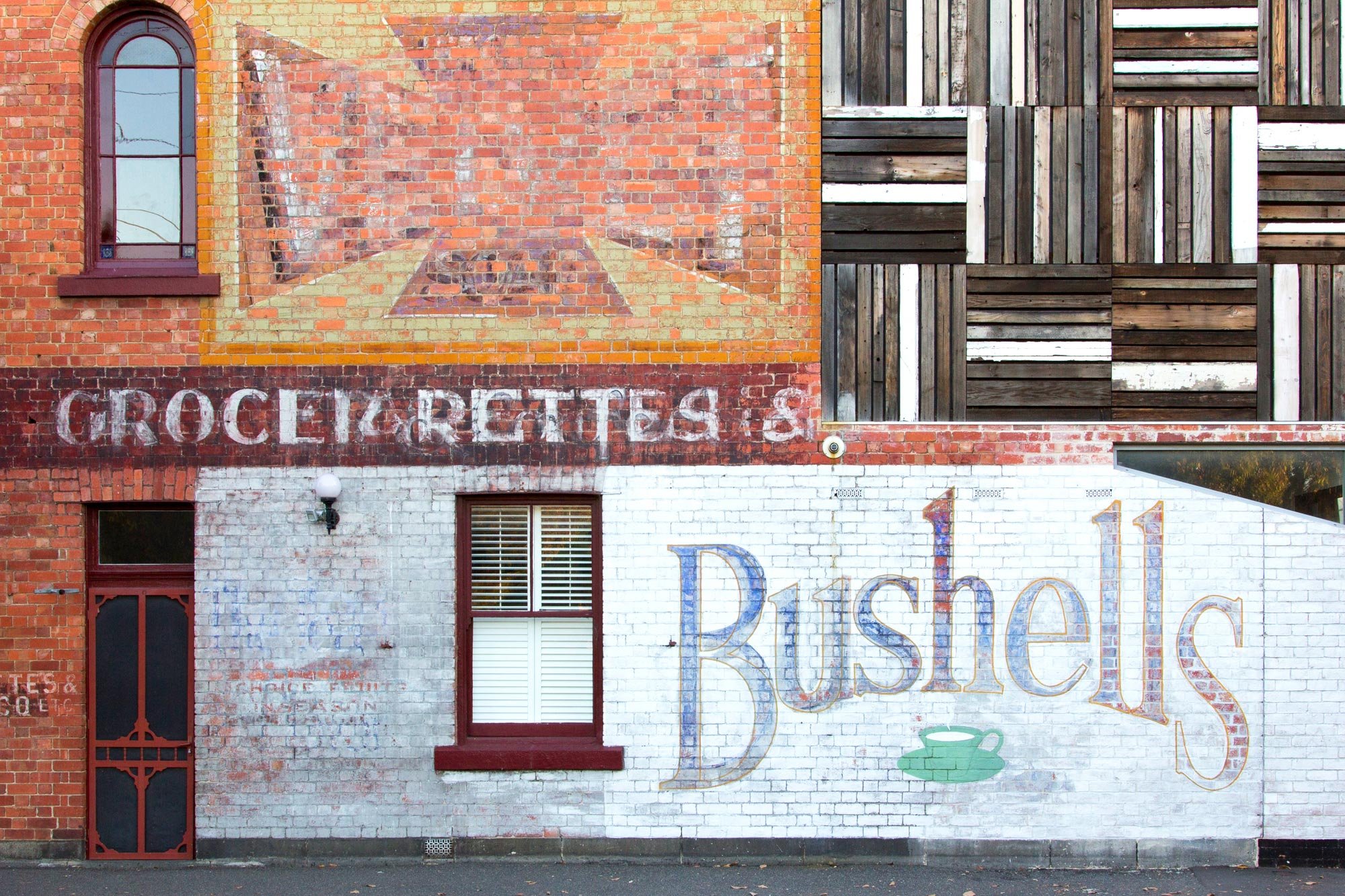 lesleybourne_ghostsign_bushells.jpg