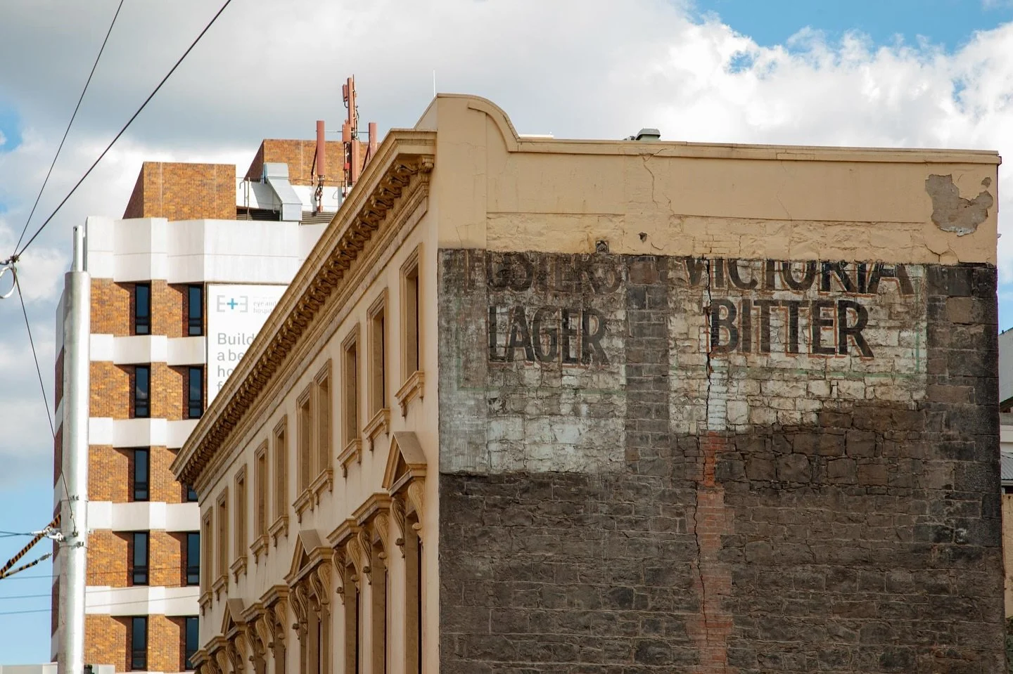 Spotted in Collingwood: a classic Melbourne thirst-quencher etched onto the brick. This iconic Victoria Bitter ghost sign always brings a bit of nostalgia. What&rsquo;s your favourite vintage Melbourne ad?

#Collingwood #VictoriaBitter #GhostSign #Me