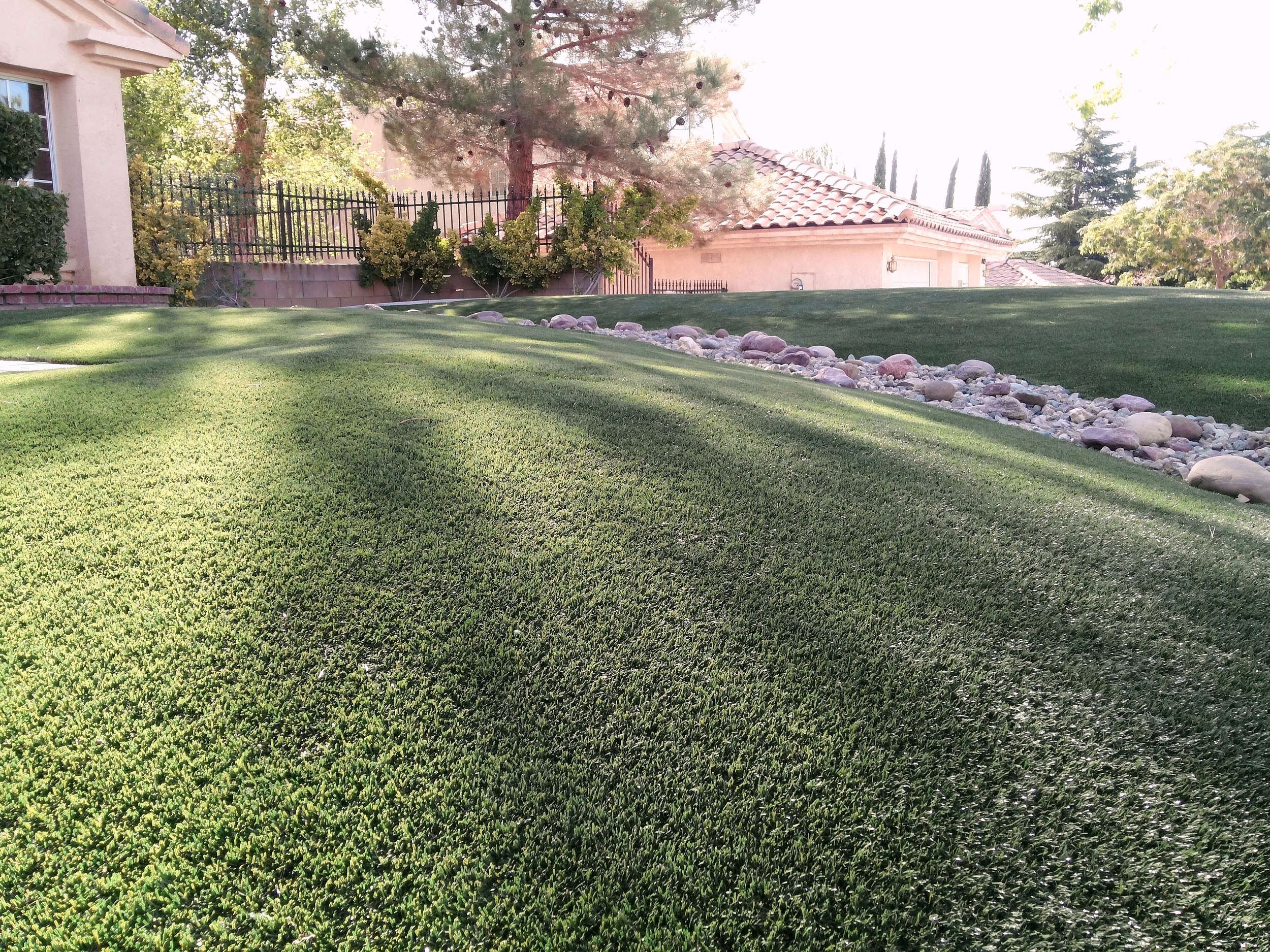 Palmdale front yard artificial turf.jpg