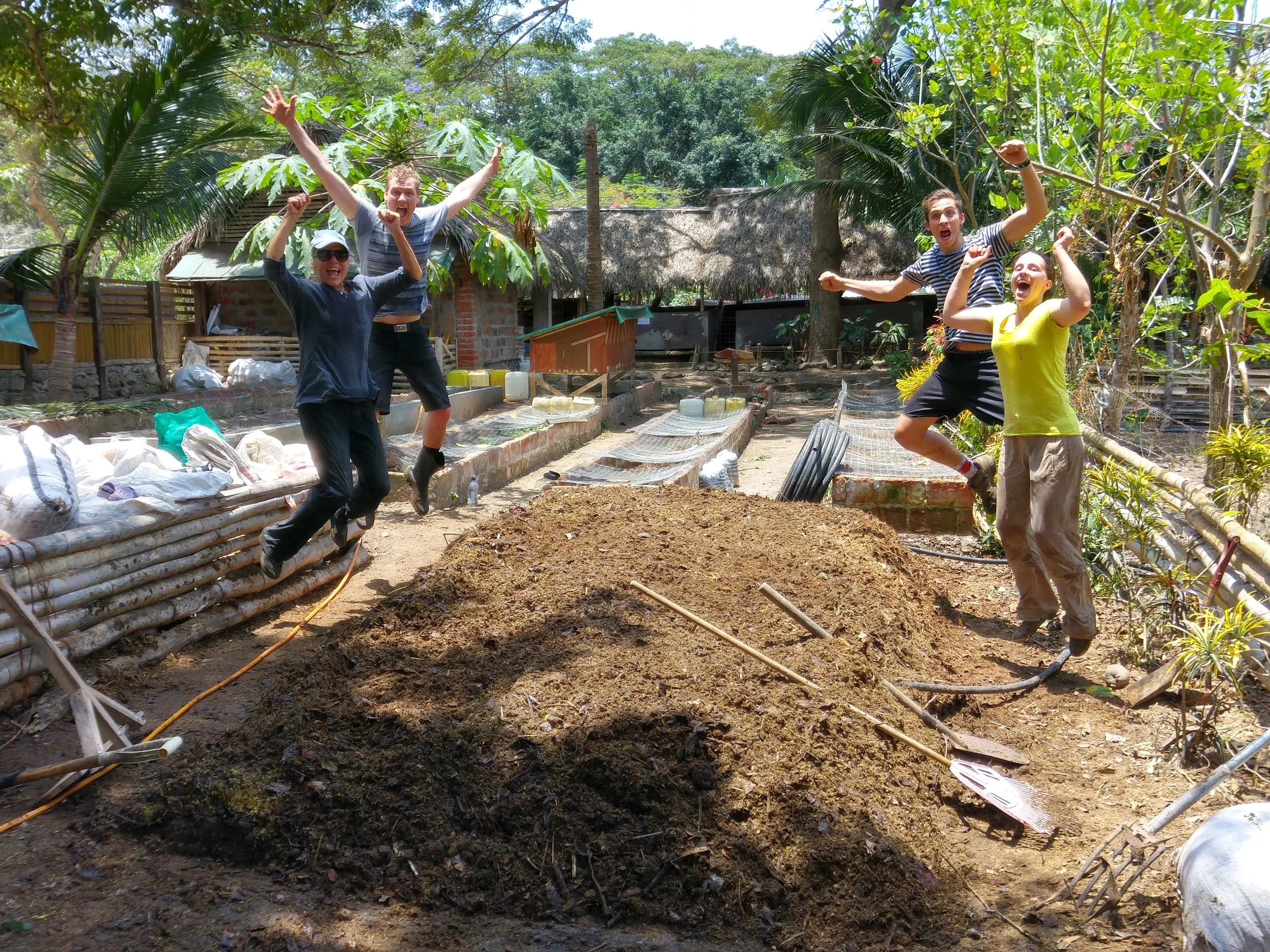 ....Volunteers Julie, Nick, Henri, and Celine Celebrate the Success of Rio Muchacho's First Composting Shower.&nbsp;..Los Voluntarios Julie, Nick, Henri y Celine Celebrando El Exito de la primera Ducha Compostera en Rio Muchacho.....&nbsp;