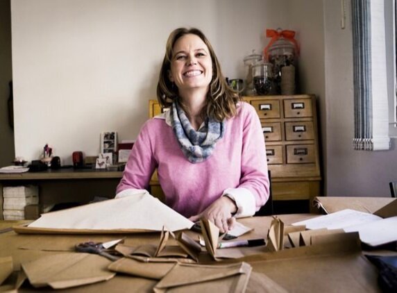 Wenfren Setzer produces a contemporary range of hand-crafted paper lifestyle accessories @ Wren Design