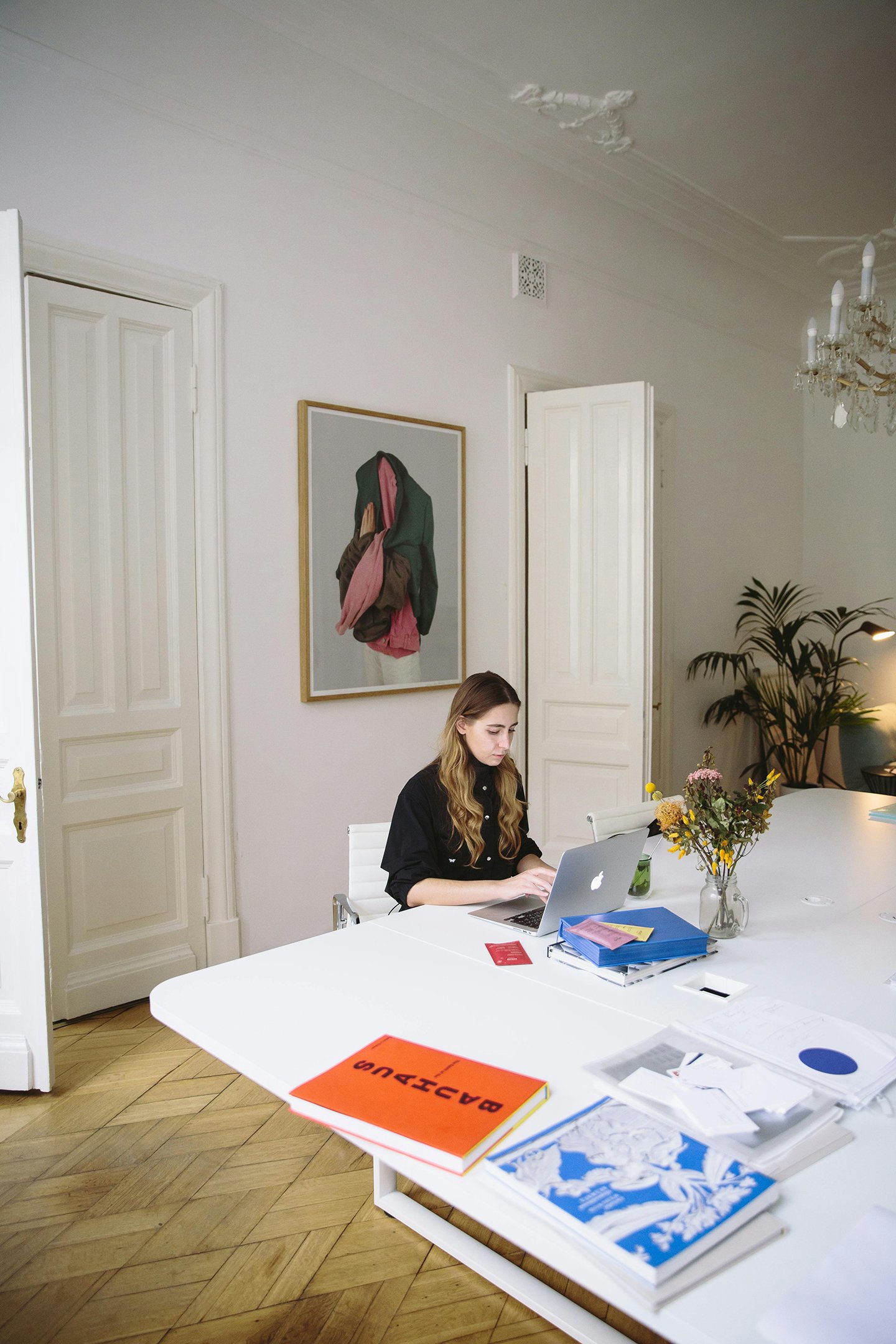 The 2025 Guide to Reverse Mentorship: How to Learn from Someone Younger (Without It Being Weird)