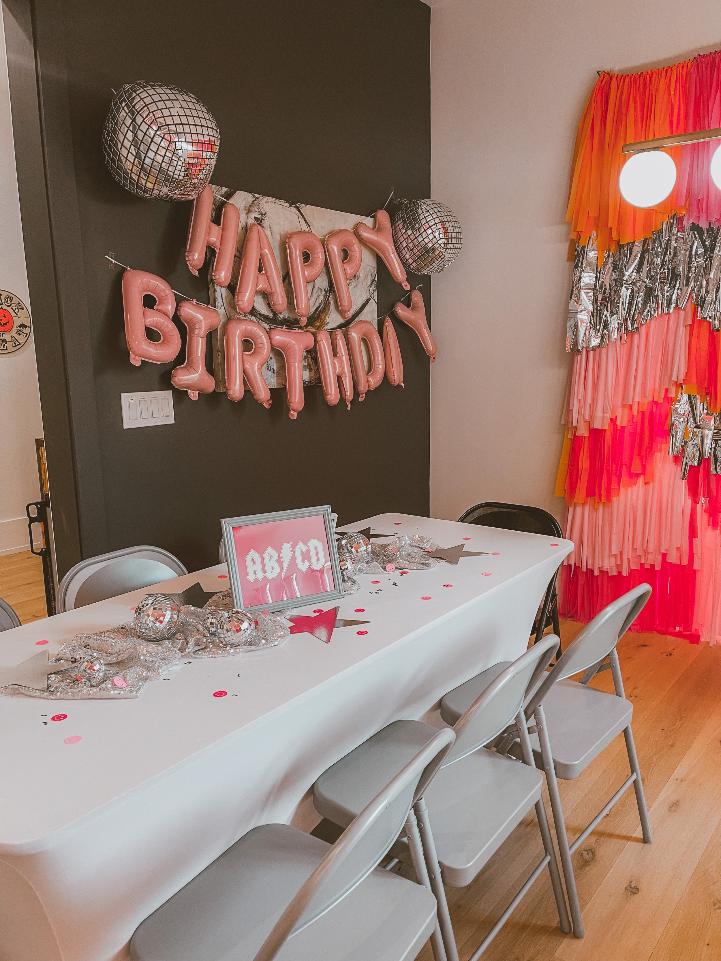 Music inspired first birthday party — Fun and confetti