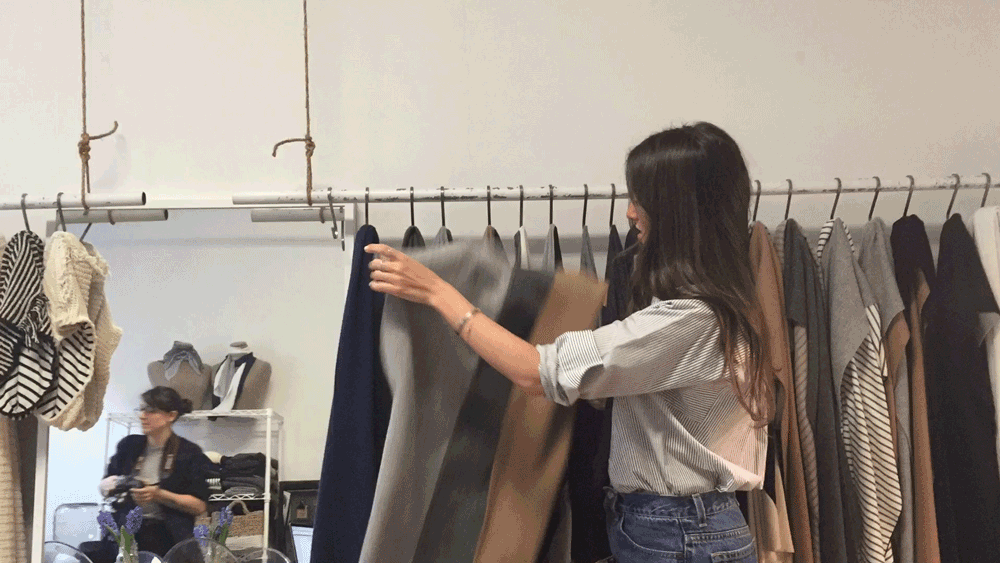 Summer may be around the corner, but our visit with Alyssa Wasko of Donni Charm proved that you can never have too many scarves. Enjoy this behind the scenes moment and be sure to revisit our feature with Alyssa by clicking here.