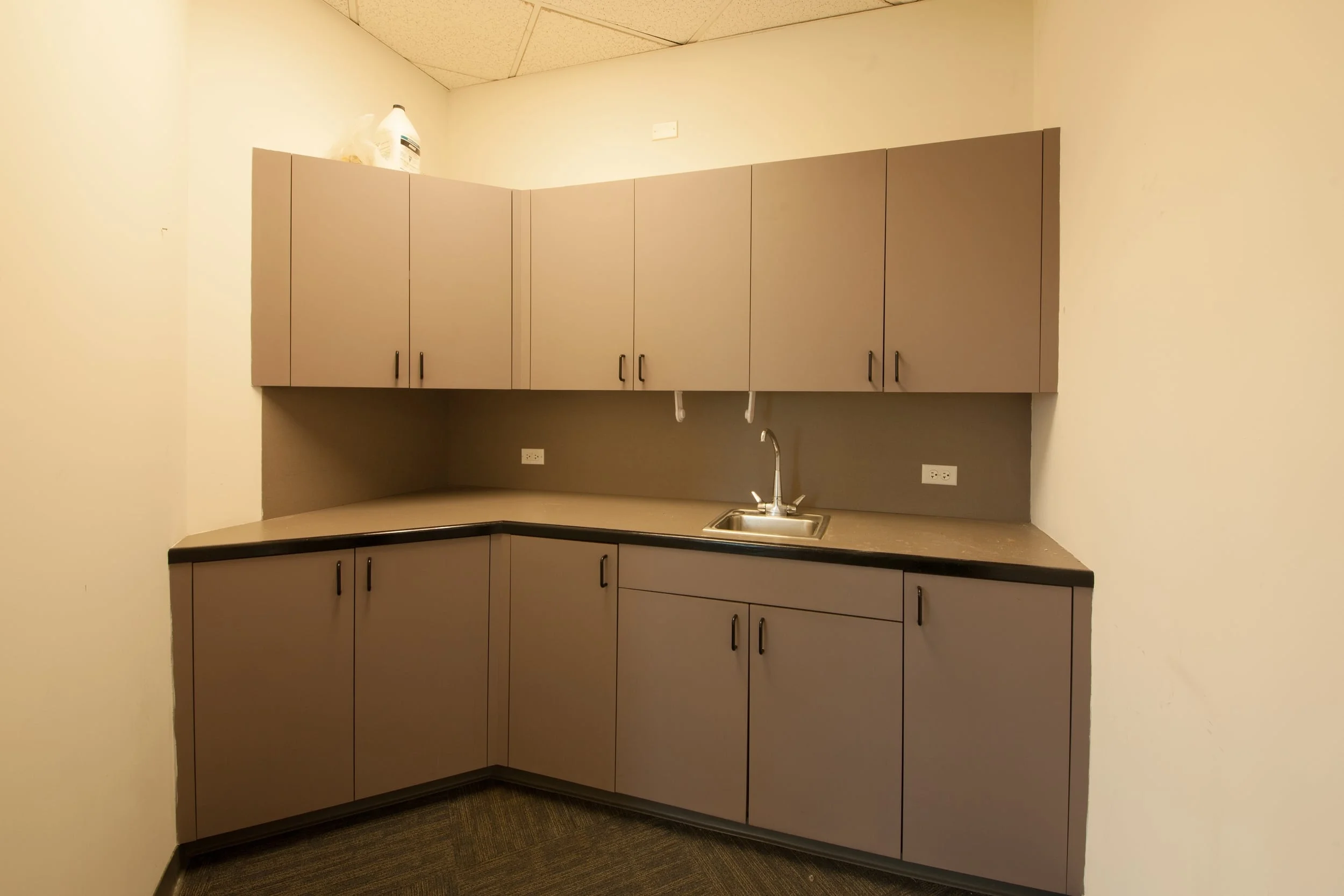 Recently renovated and upgraded with a custom designed reception area and kitchen with running water. Beautiful panorama view of Waikiki, Beachwalk, and the ocean!