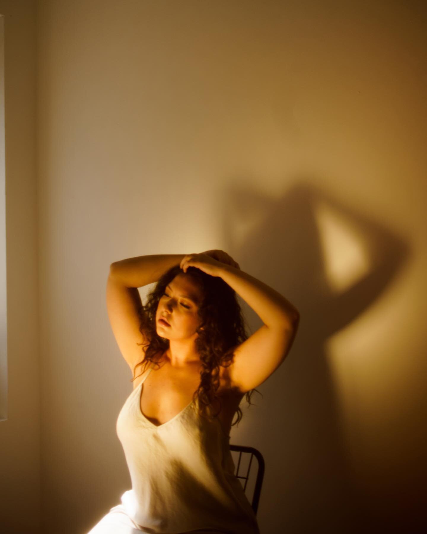 my shadow and I 👁 
&lsquo;Fire&rsquo; was written during meditation. It feels like a little friend to me, and always brings me back to myself. I can&rsquo;t wait for y&rsquo;all to hear it. 2 more sleeps 🔥🔥🔥

@aliceplati 📸💕

#nyc #art #thingsto