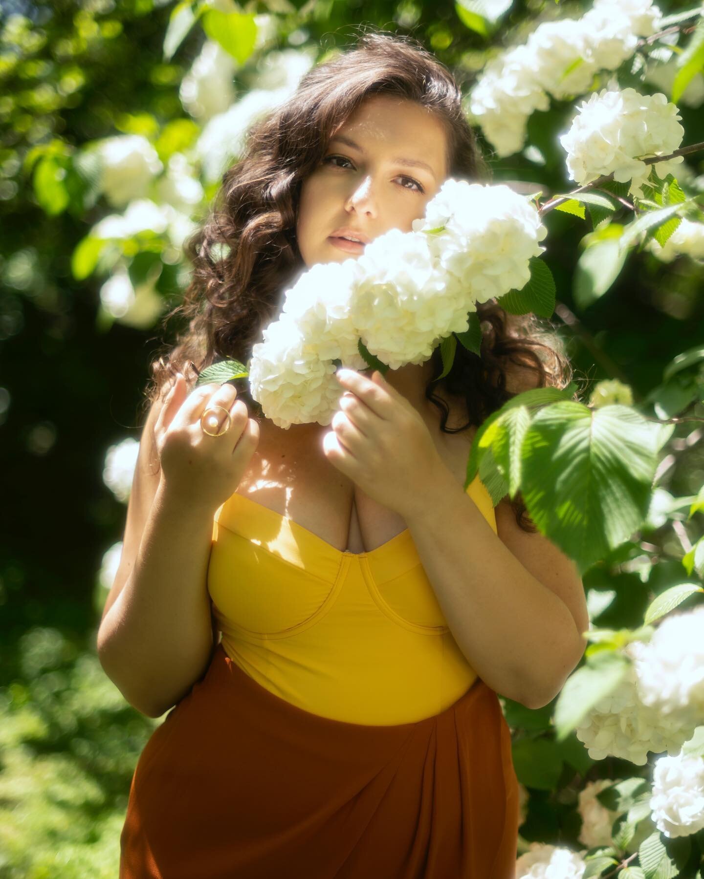 Just hanging out with my best friends 🤍 got something tasty coming atcha in less than 2 weeks eeeeeeek 🐝 who&rsquo;s ready for anotha one??

📸 @apieceofpumpkin 

#nyc #art #thingstodonyc #nycmusicians #ootd #photooftheday #musician #instagood #ins