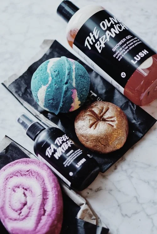 A Mini Lush Haul + My First (!!!) Bath Bomb/Bubble BarS