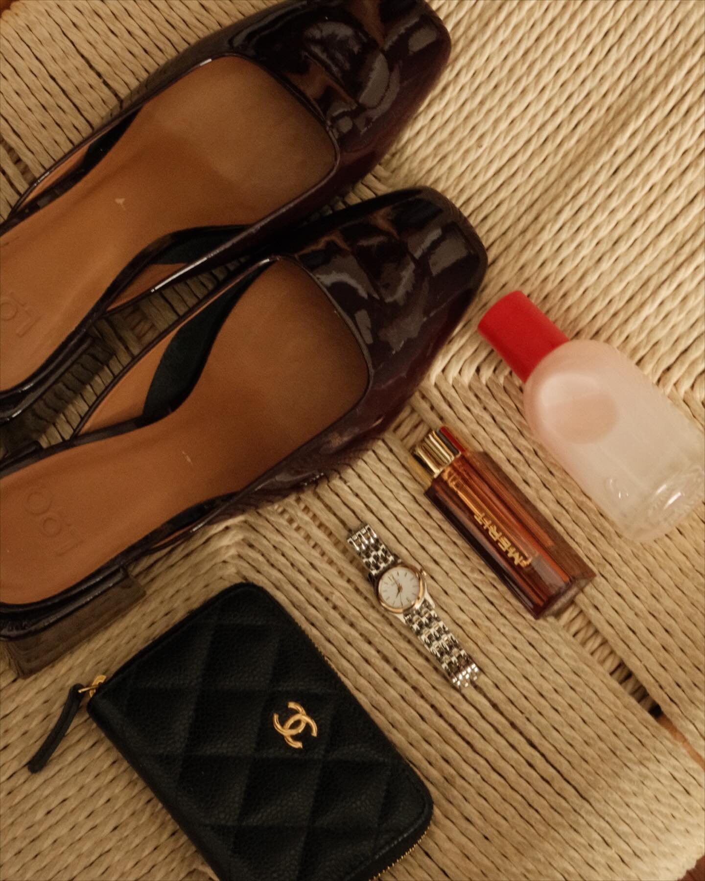 Some new (old) things. 

Found these like new @loq shoes secondhand and thought they&rsquo;re a fun pop of red. Was looking through my mom&rsquo;s old things and took this Seiko watch. Also found these earrings that my aunt gifted me when I was in 3r