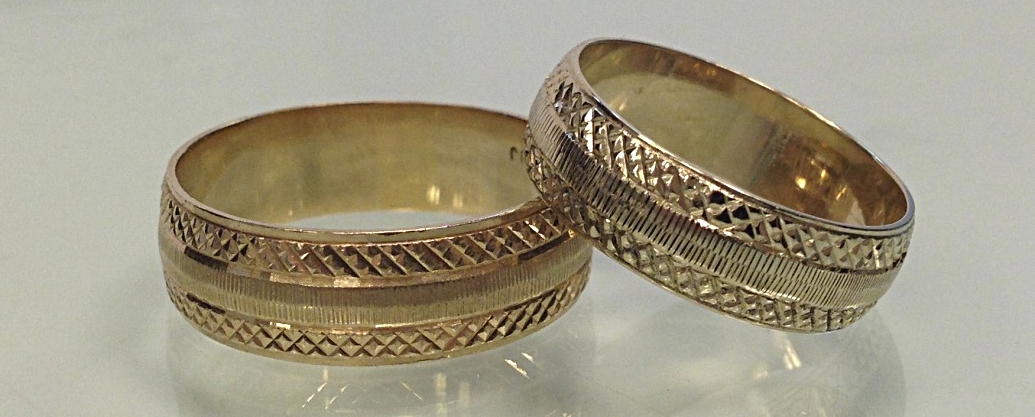 custom hand engraved ring