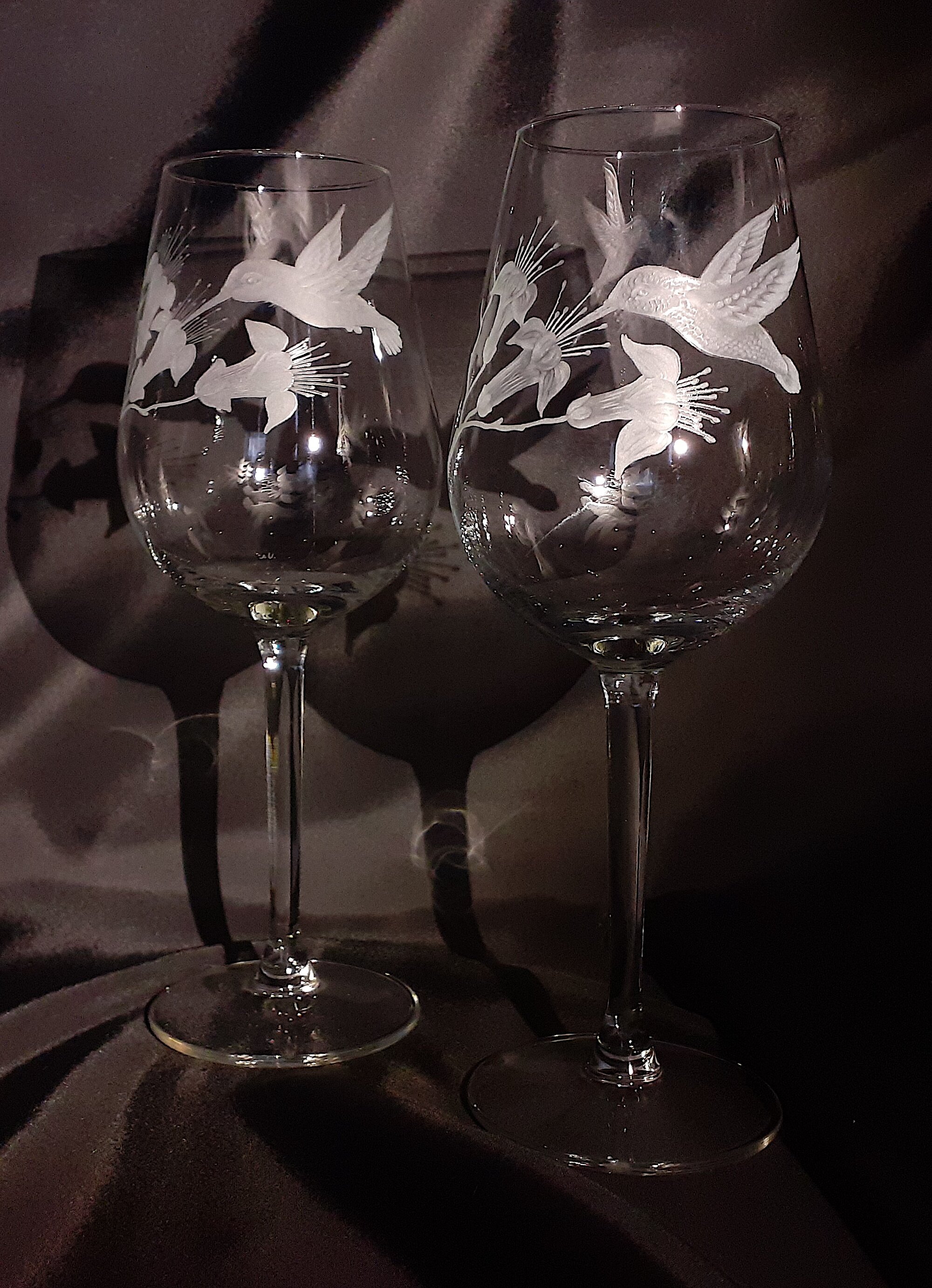 wine glasses hand engraved with humming bird 3 .jpg