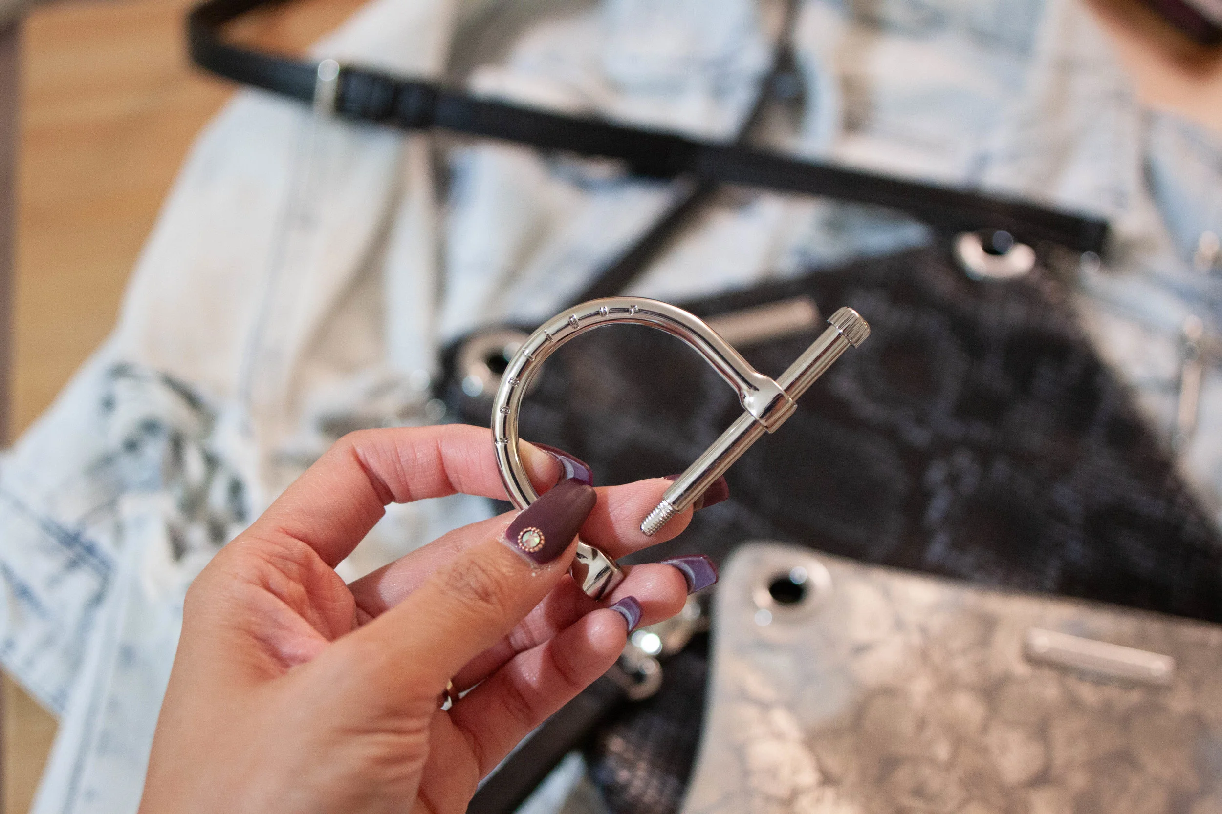 Twist the screw, pick your design, slide in the purses into the hardware pieces on each side and voila!
