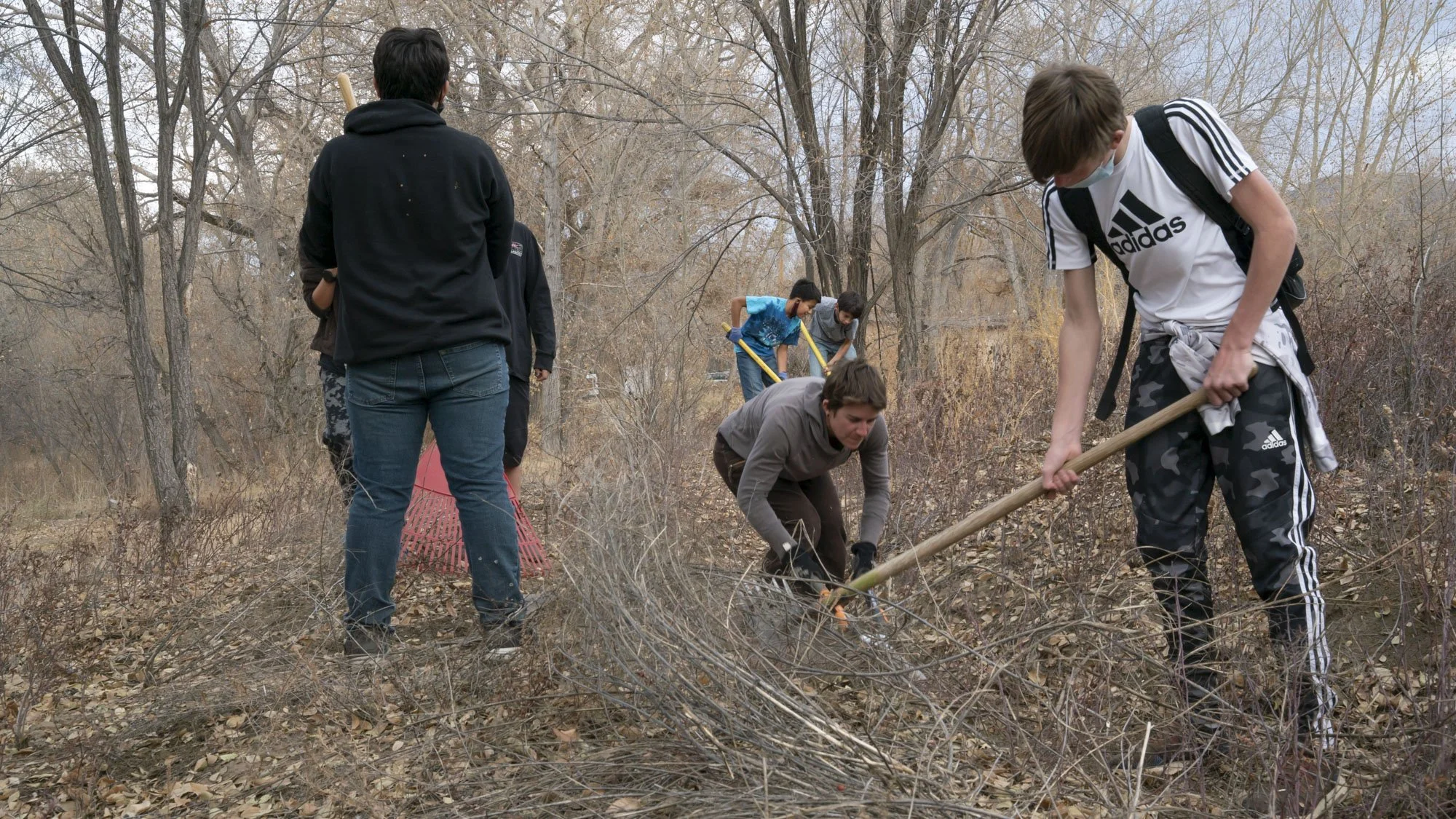 2_TaosLandTrust-Acequia-Cleaning.JPG