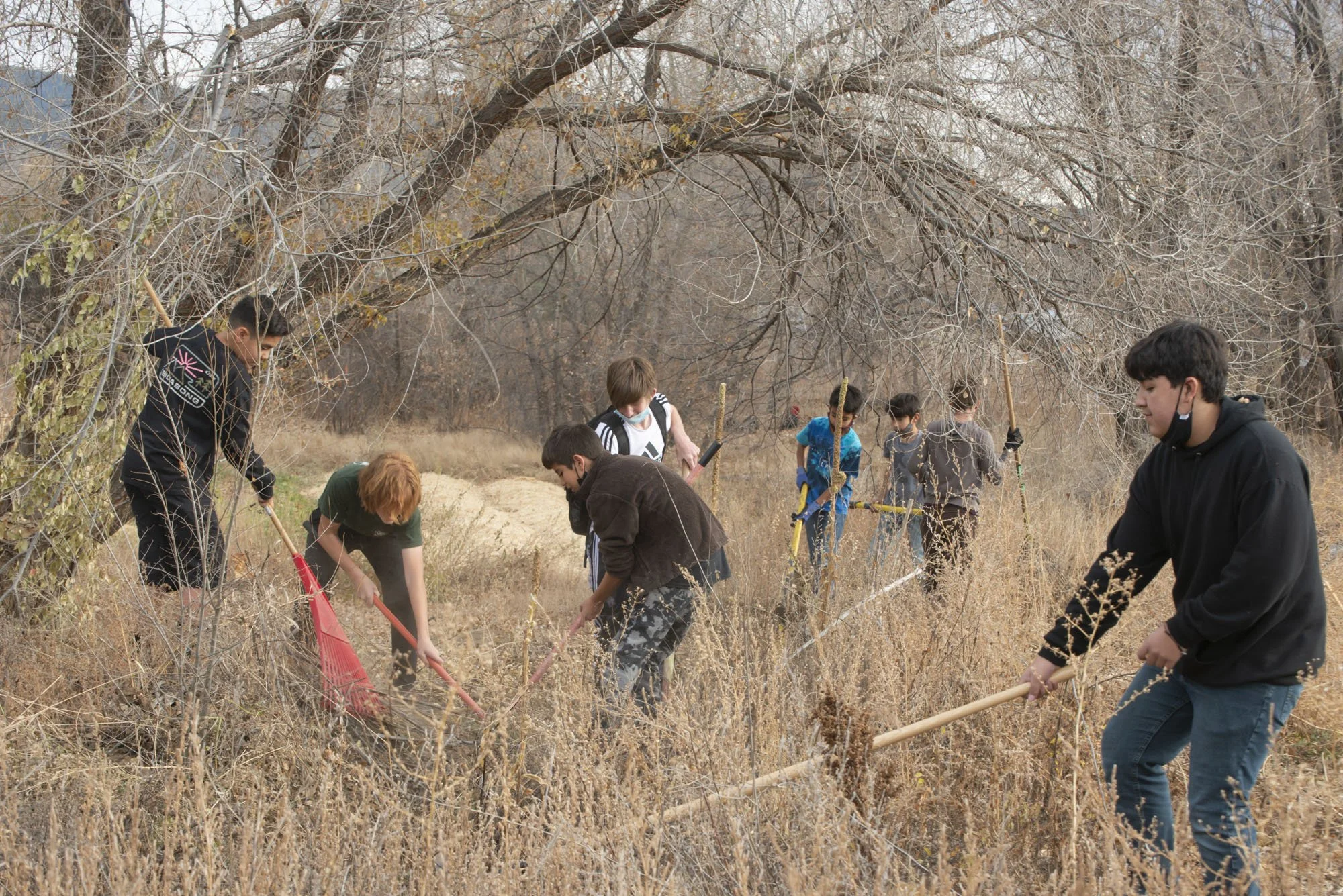14_TaosLandTrust-Acequia-Cleaning.JPG