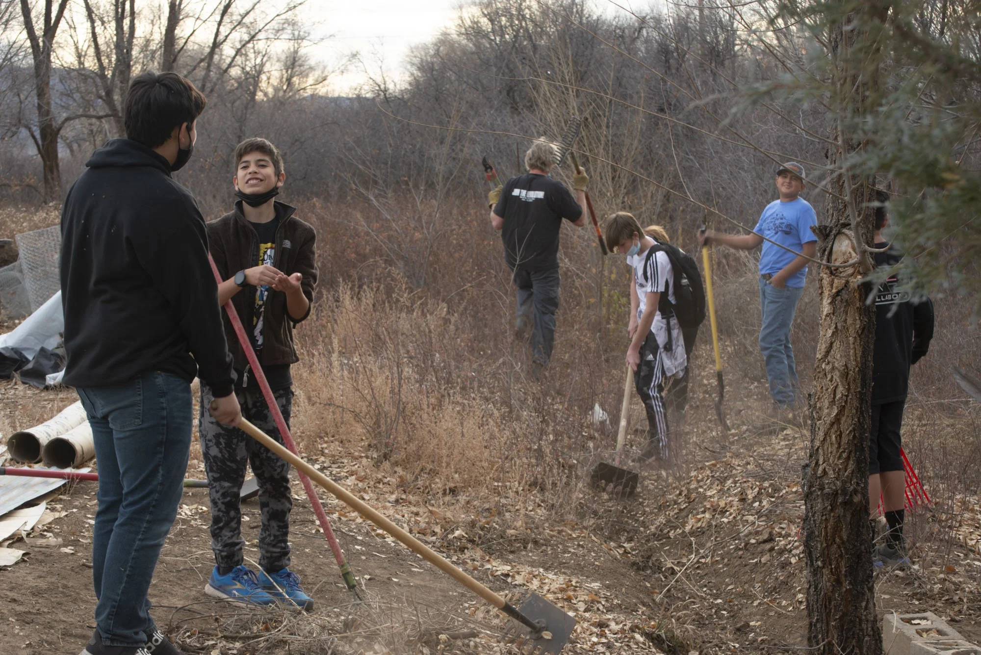 15_TaosLandTrust-Acequia-Cleaning.JPG