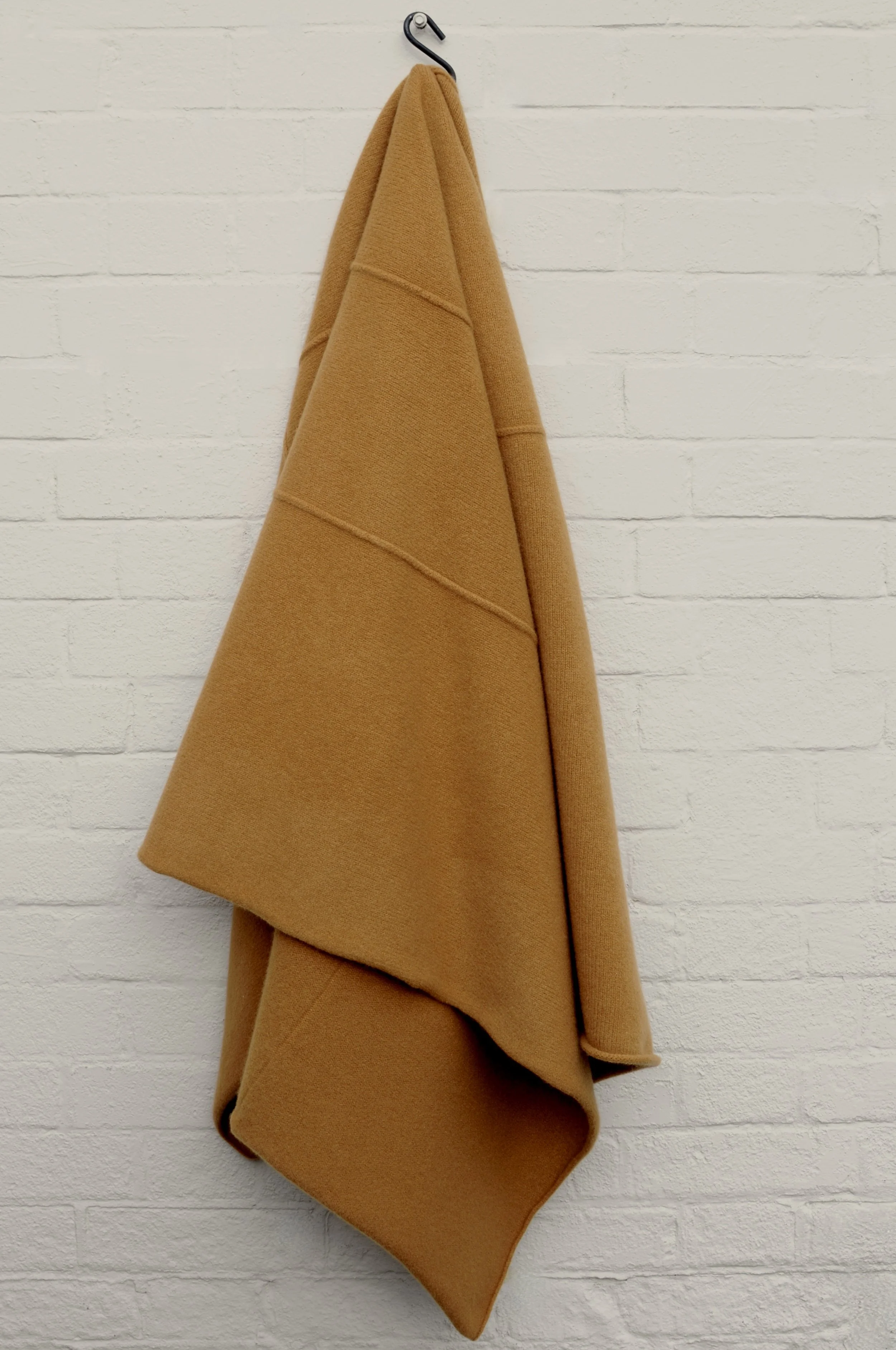 ON-TONE  Throw - Toffee.