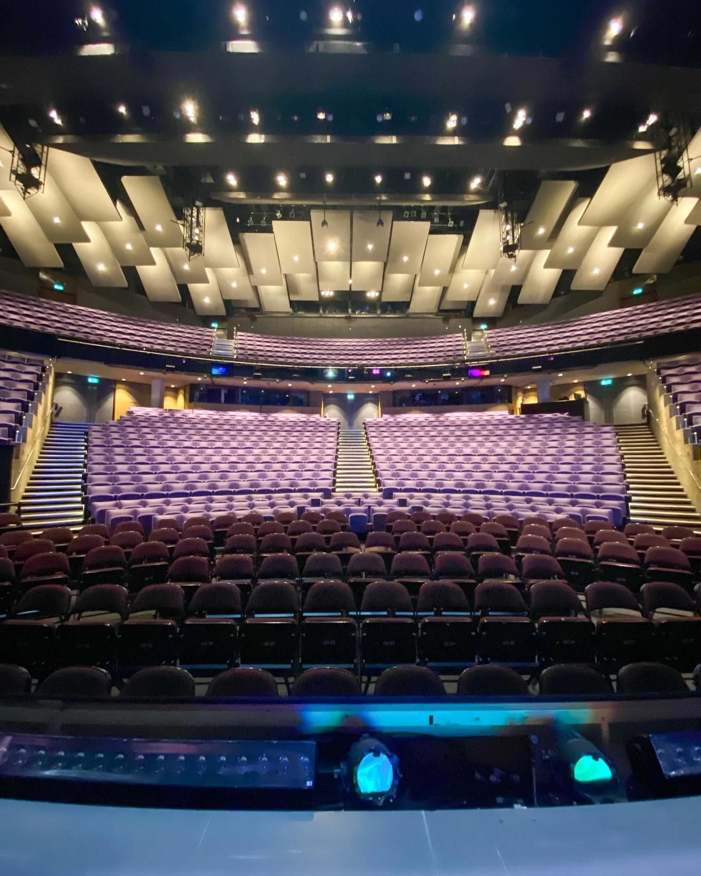 This week I said see you soon to the @nationaltheatre , and the most fun legends to work with, for 5 months 🥹 hopping over the river in September to the west end until January! 🎭