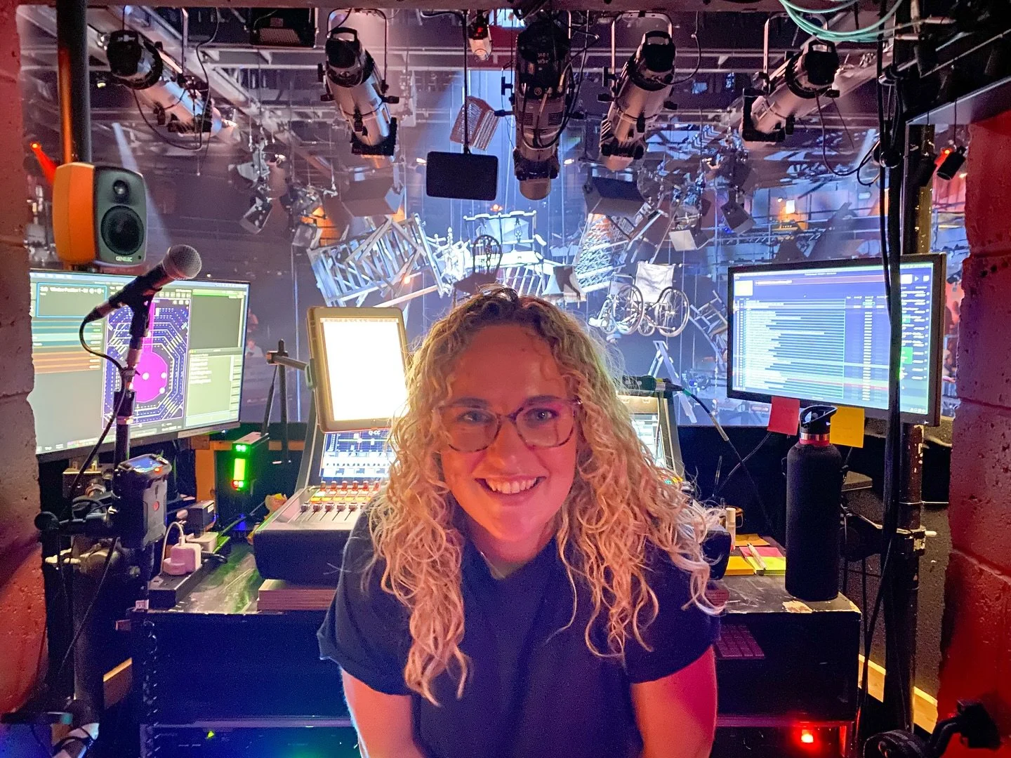 ✨ first press at the @youngvictheatre ✨

so very honoured to have been welcomed so lovingly into the Young Vic team, thank you @clairestampy for having me x