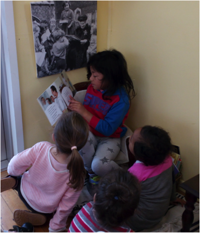  Reading to classmates