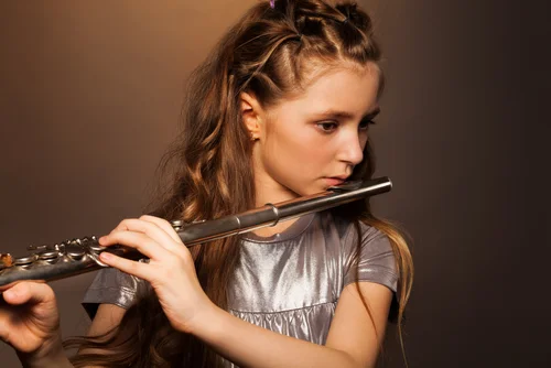 girl_with_flute.jpg