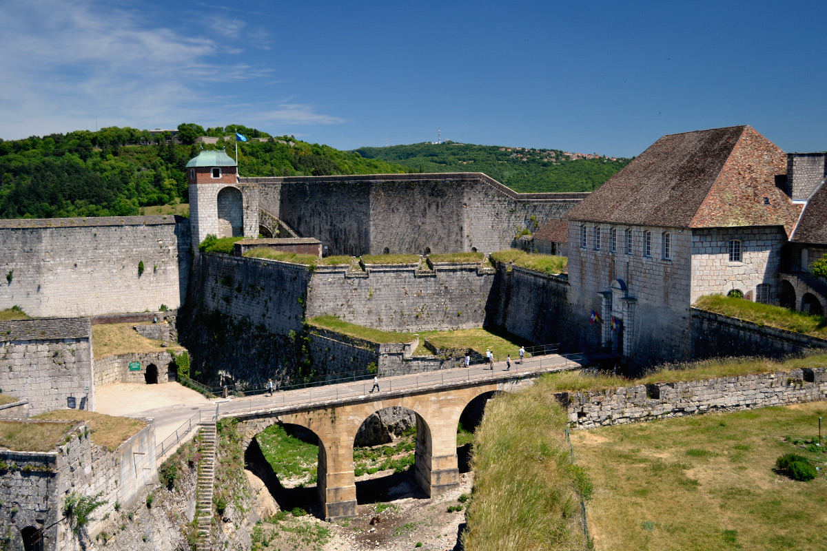 MaisonTangible-Manufacture-Images-Objets-Graphiques-Besancon-Actualite-160620-Vesontio-Collection-Atelierfp7-Citadelle-01.jpg