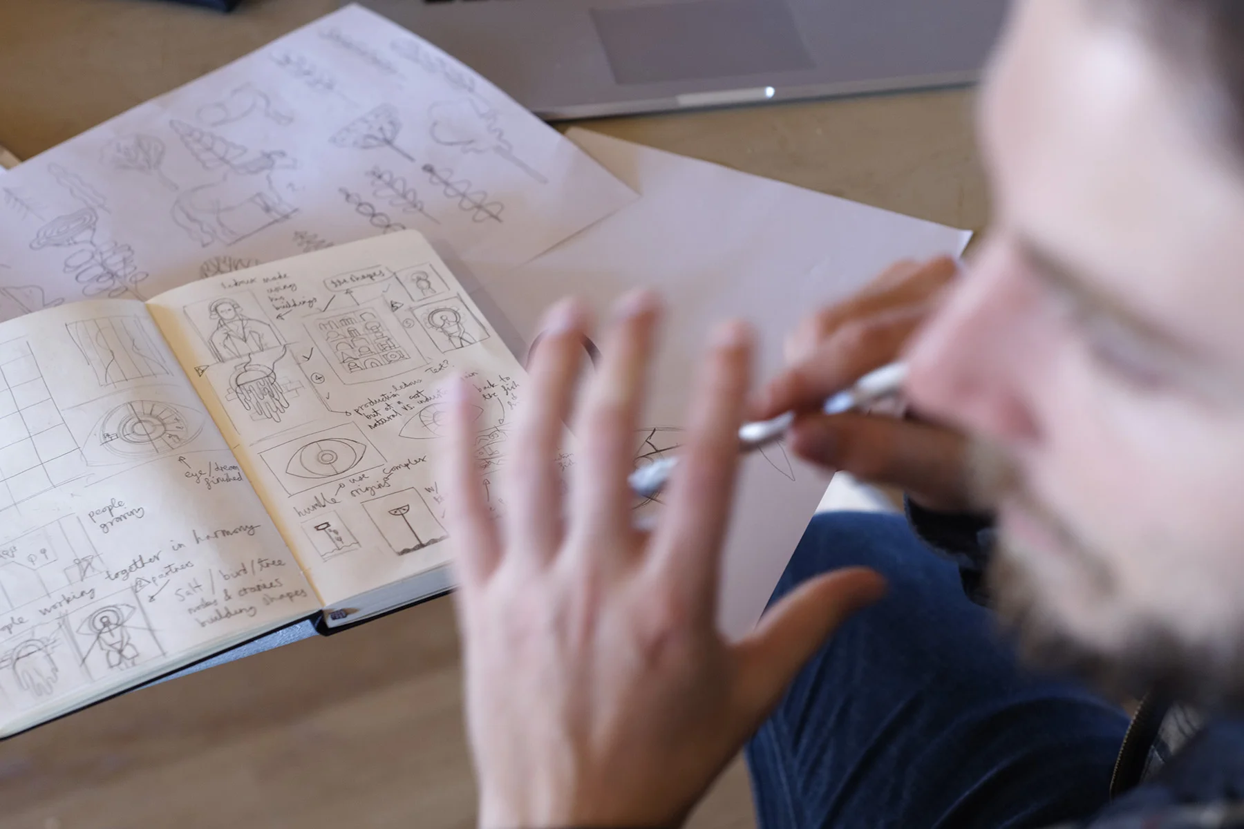 MaisonTangible-Manufacture-Images-Objets-Graphiques-Besancon-Paris-Residence-Owen-Davey-Saline-Arc-et-Senans-Interview-02.jpg