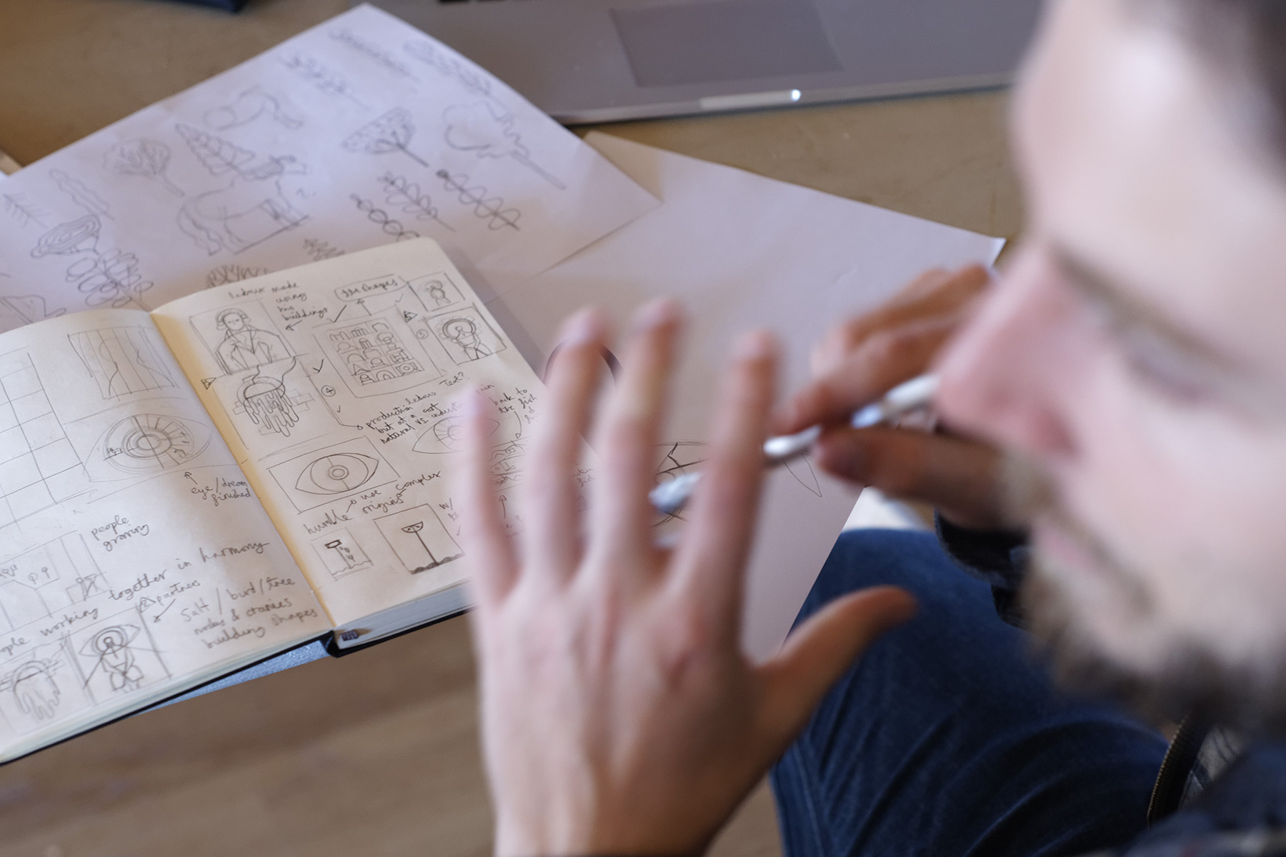 MaisonTangible-Manufacture-Images-Objets-Graphiques-Besancon-Paris-Residence-Owen-Davey-Saline-Arc-et-Senans-Interview-02.jpg