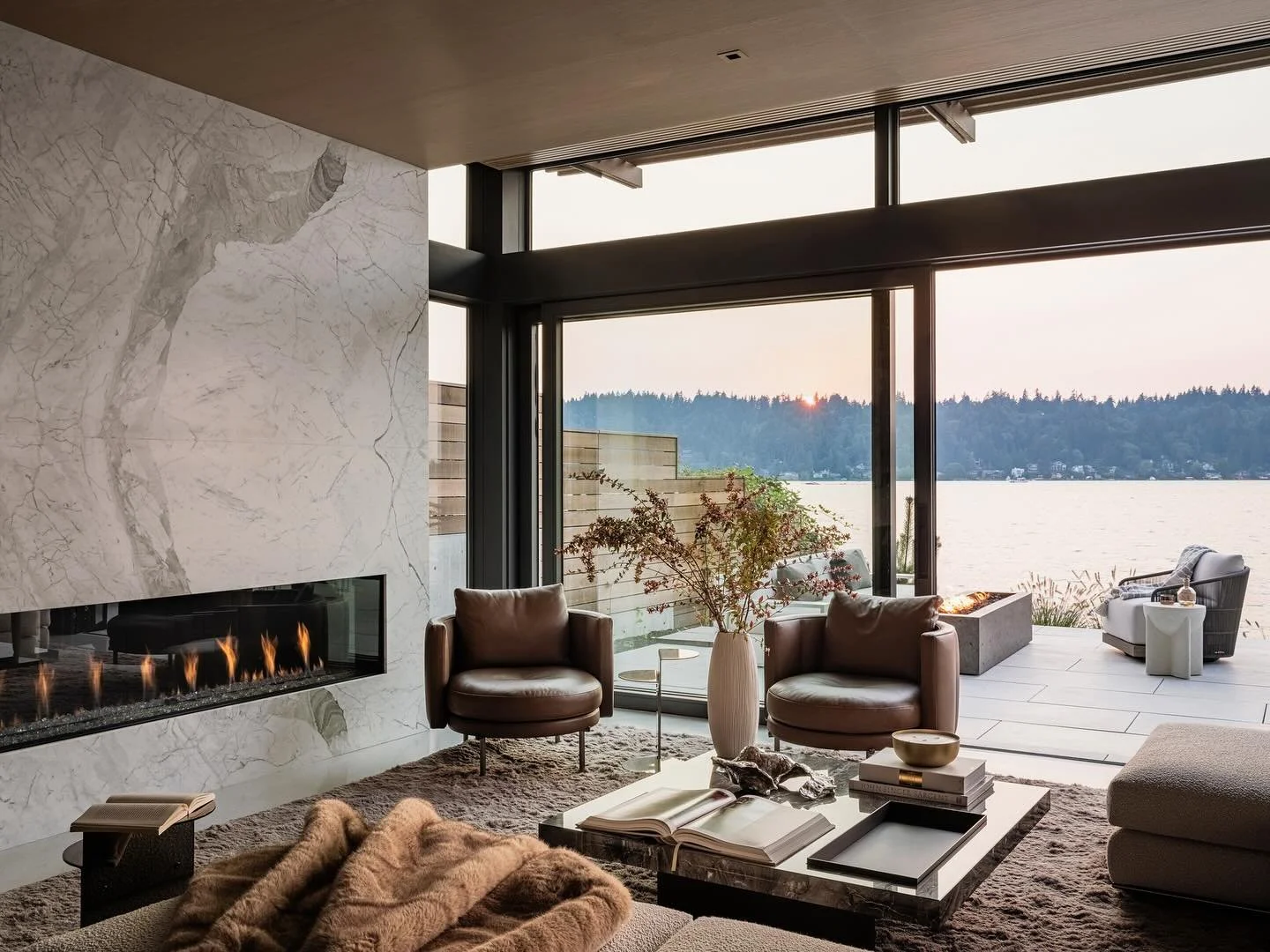 In case you missed it, our #MCT_SalixHouse was featured in the July / August edition of @LuxeMagazine! Check out the article in the link in our bio! #MCTarch
 
Designed with a deep value for the beauty of an uninterrupted view and waterfront living, 