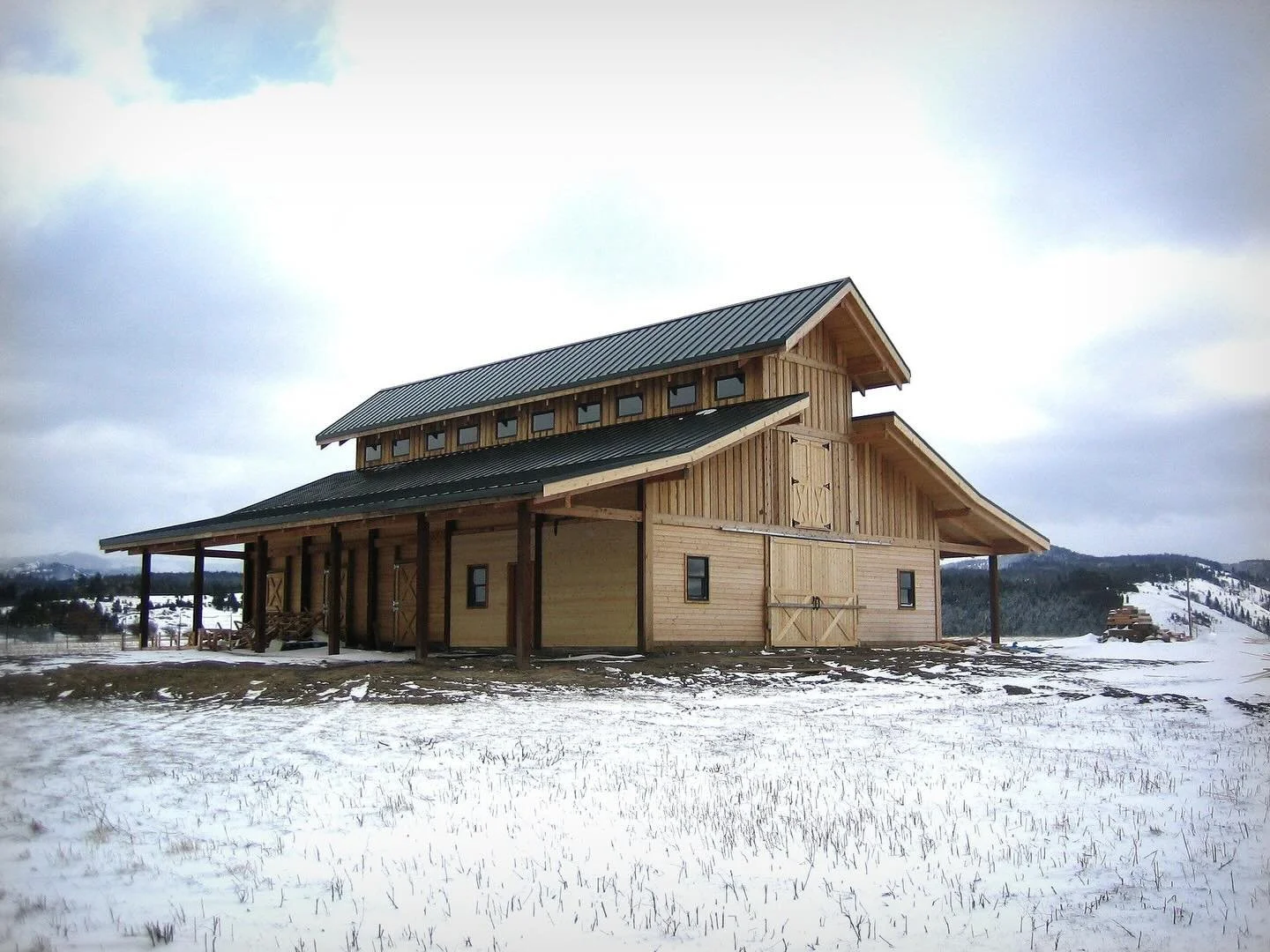 Winter solstice is right around the corner which means our #MCT_PalouseBarn in Eastern Washington is likely now dusted with snow! Swipe to see the seasonal changes at this beautiful site #MCTarch