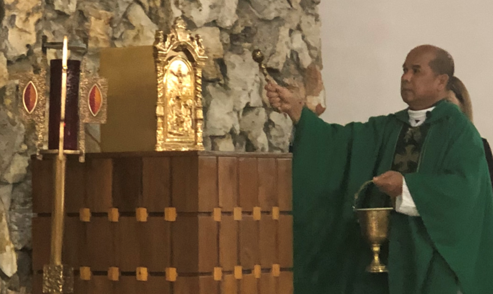 Fr. Val blessing the new tabernacle.jpg2.png