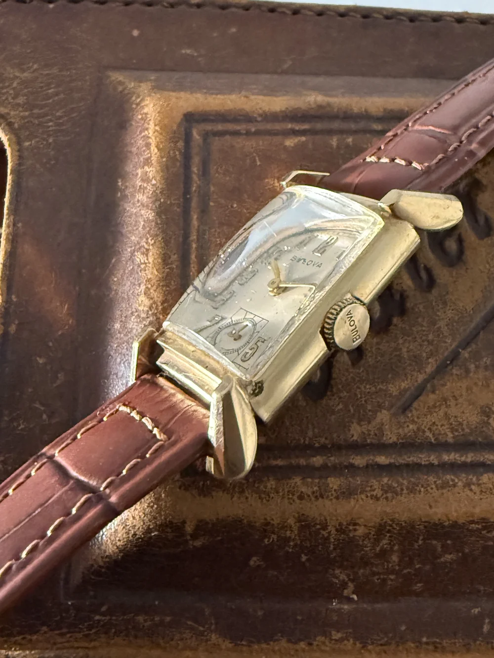 Vintage 1952 Bulova Art Deco Men Bulova vintage watch display picture 1