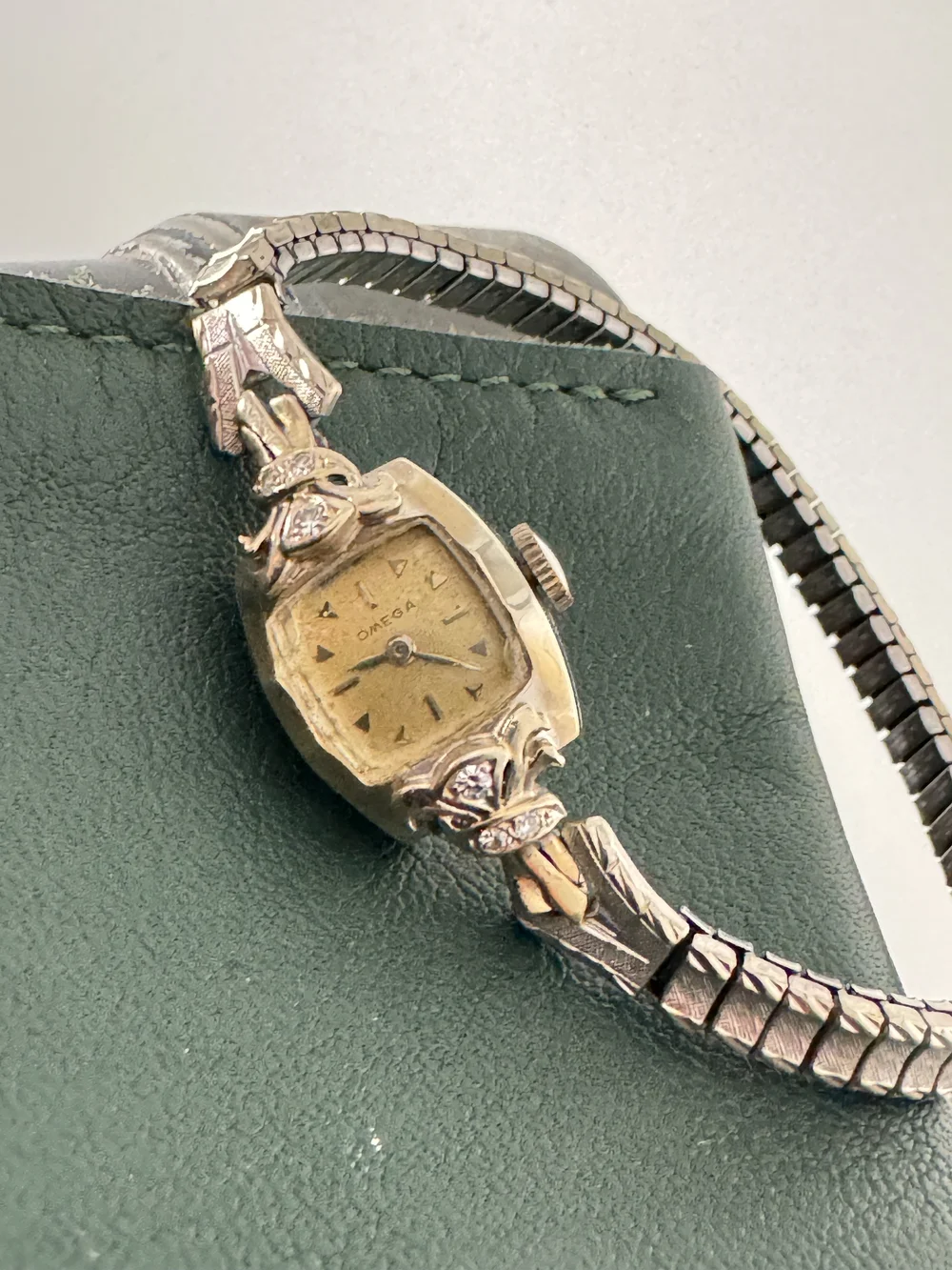Lady Omega Gold & Diamonds Cool Vintage Watches Lady Omega Gold & Diamonds Cool Vintage Watches