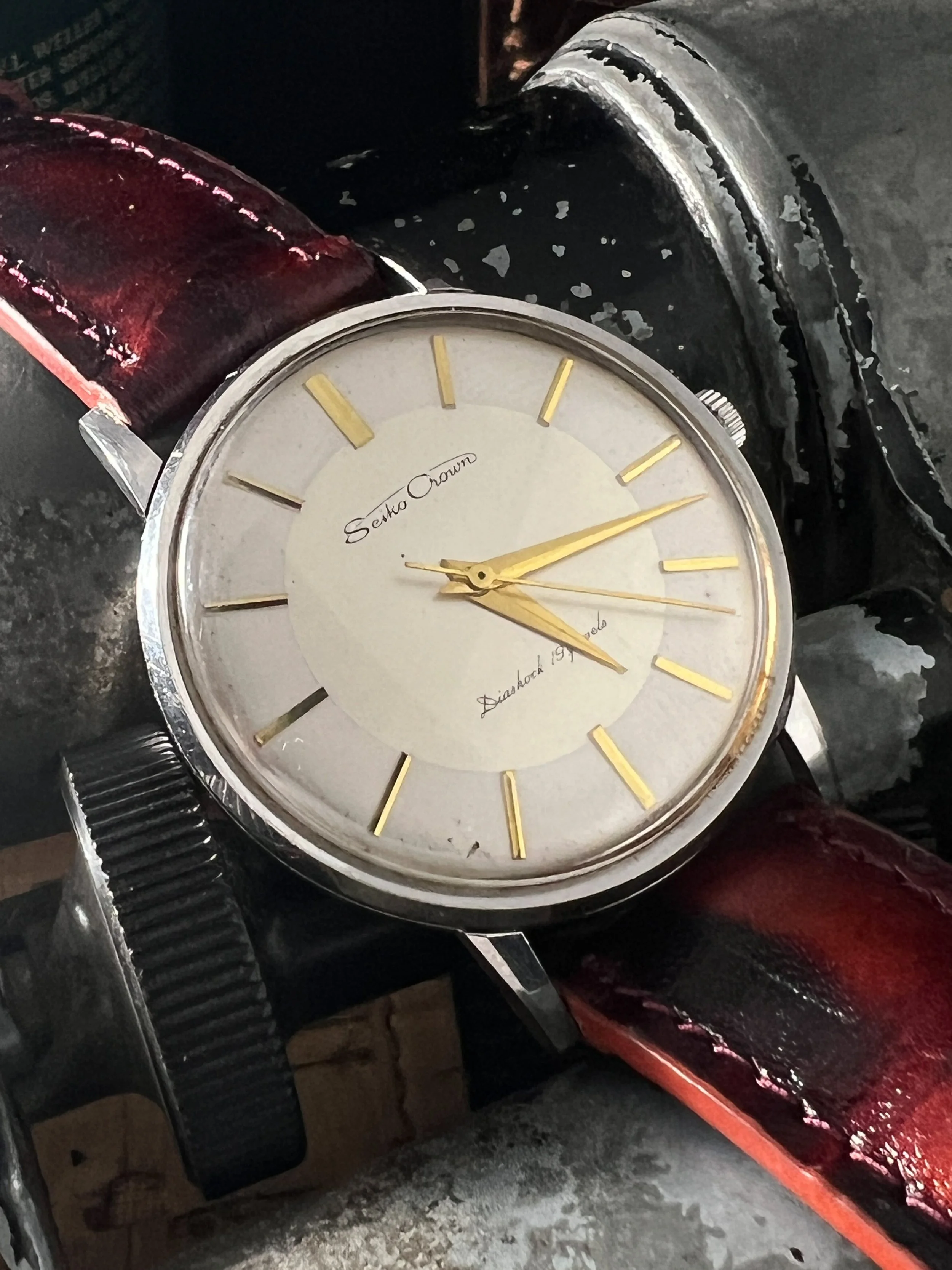 Seiko crown diashock 19 jewels hotsell