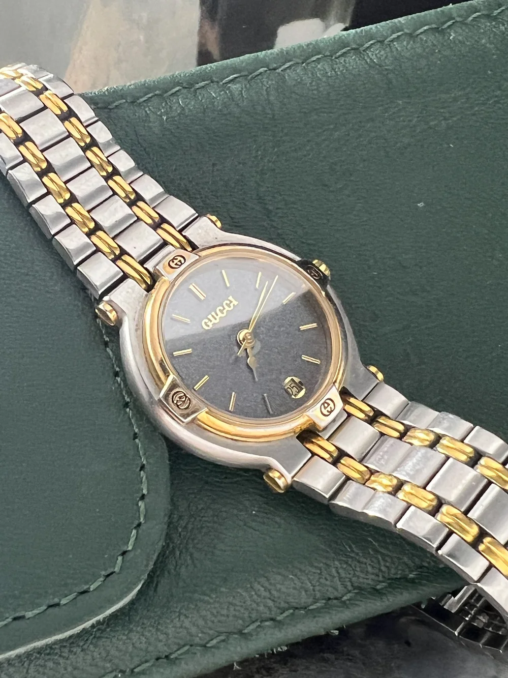 Lady Gucci Quartz — Cool Vintage Watches display picture 2