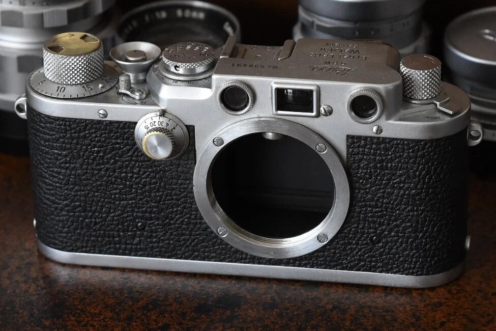 1937 Leica IIIA — Cool Vintage Watches