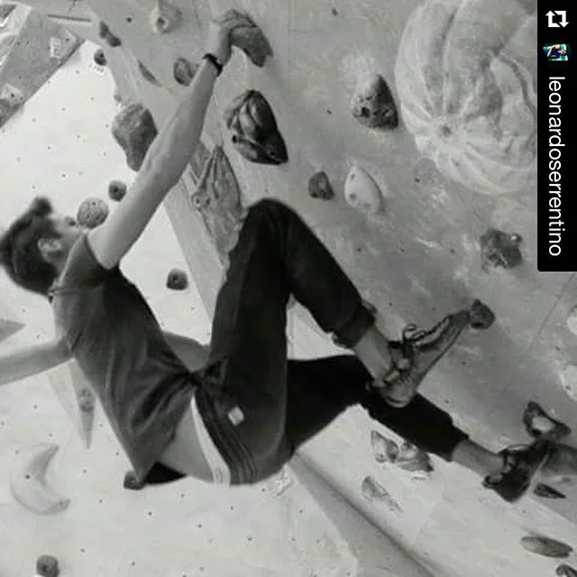 #Repost @leonardoserrentino with @repostapp.
・・・
#bouldering #climbing #strength #gripstrength #grip #griptight #spraychalk #chalkup #doyou