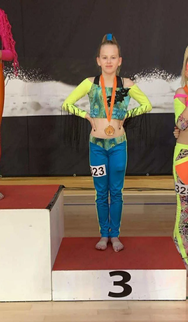 dansefeber-viby-j-disco-efteraarscup-3plads-discodragt-neongroenblaa.jpg