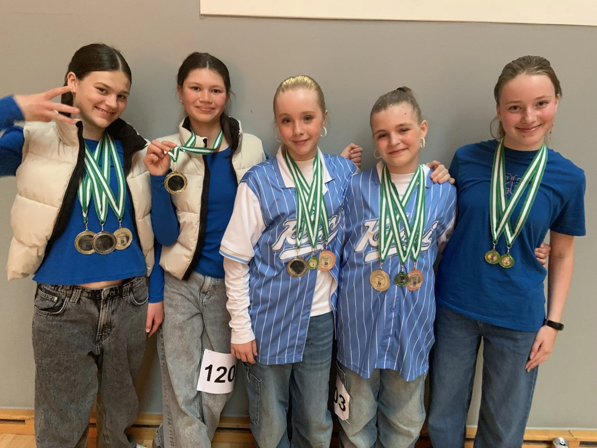 Funky Stars danser hiphop i loose fit tøj hos Dansefeber i Viby J