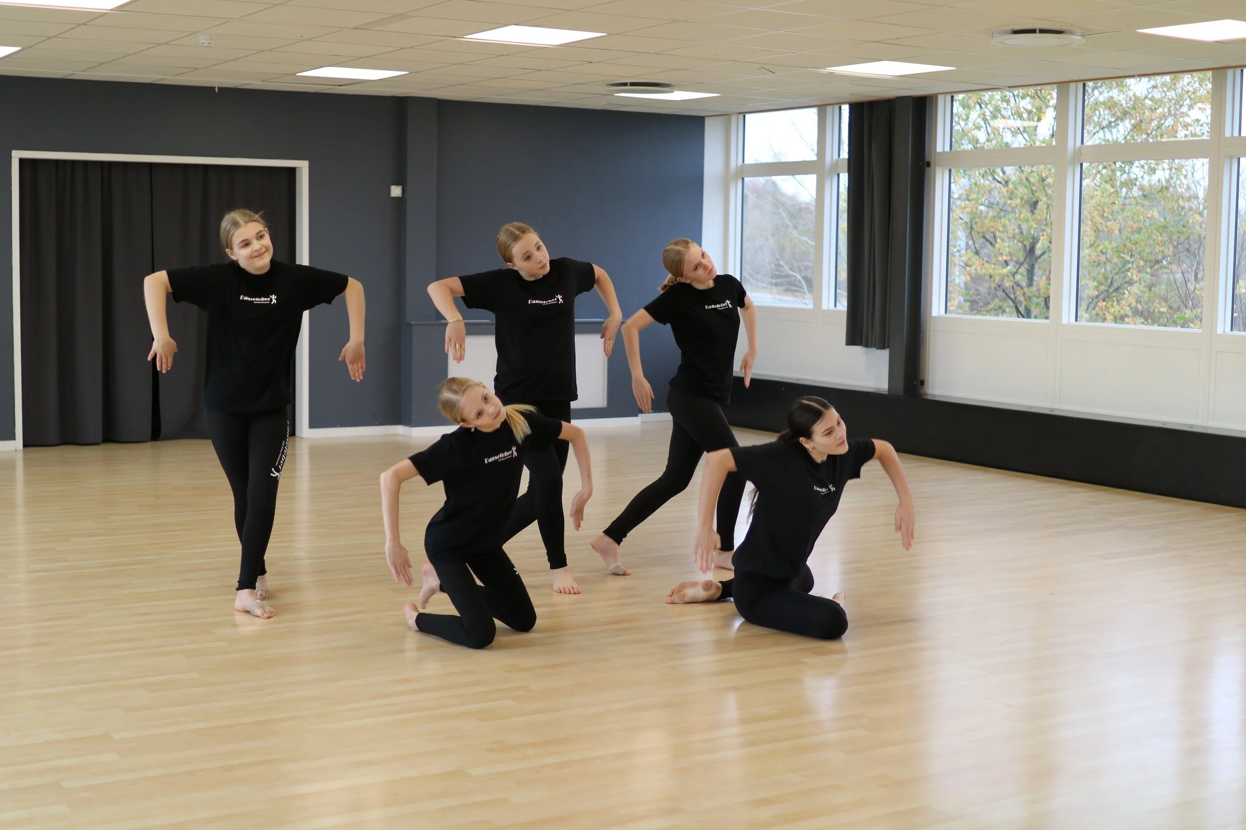 hining Stars smallgroup junior øver koreografi hos Dansefeber i Aarhus