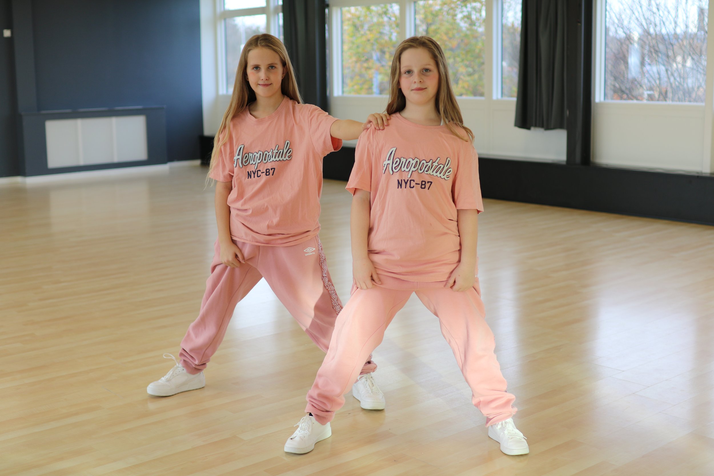 Børn øver hiphop koreografi på Funky Boys &amp; Girls hos Dansefeber