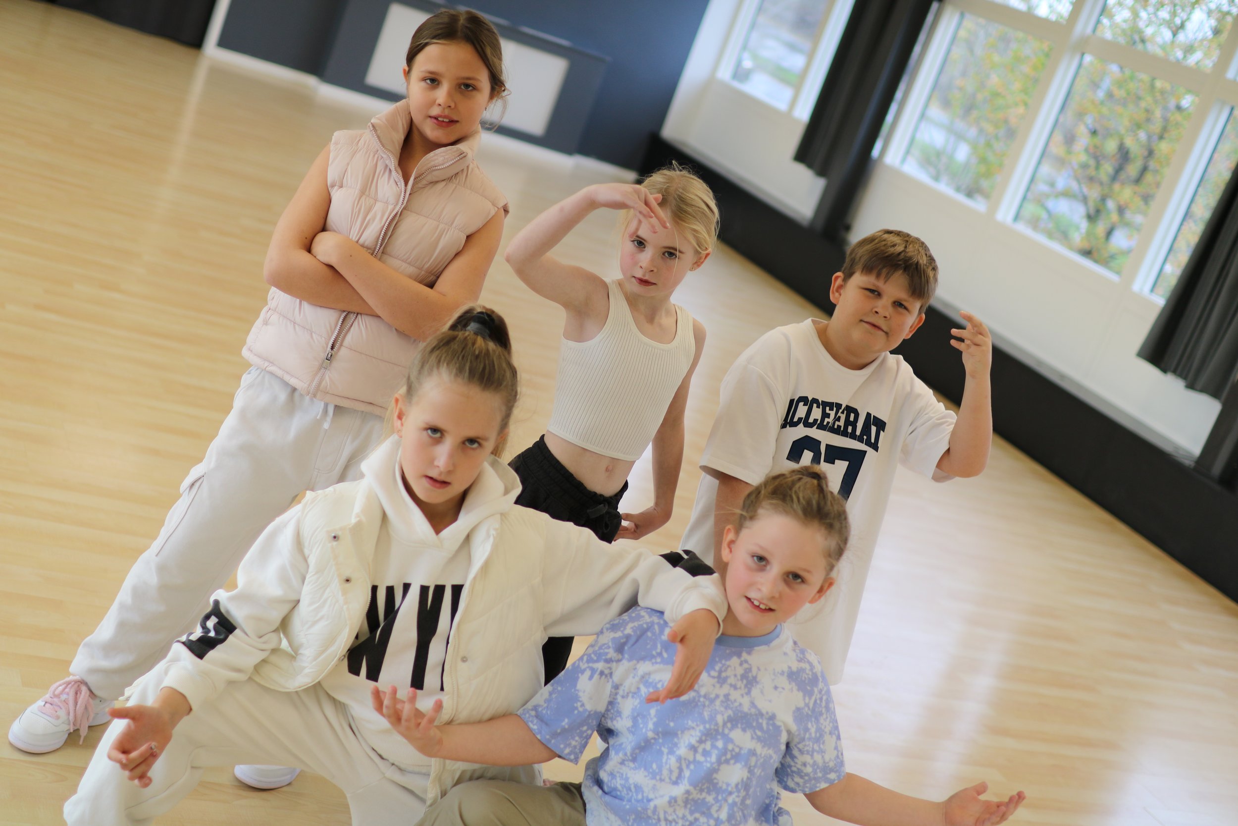 Funky Boys &amp; Girls danser hiphop til træning hos Dansefeber i Viby J