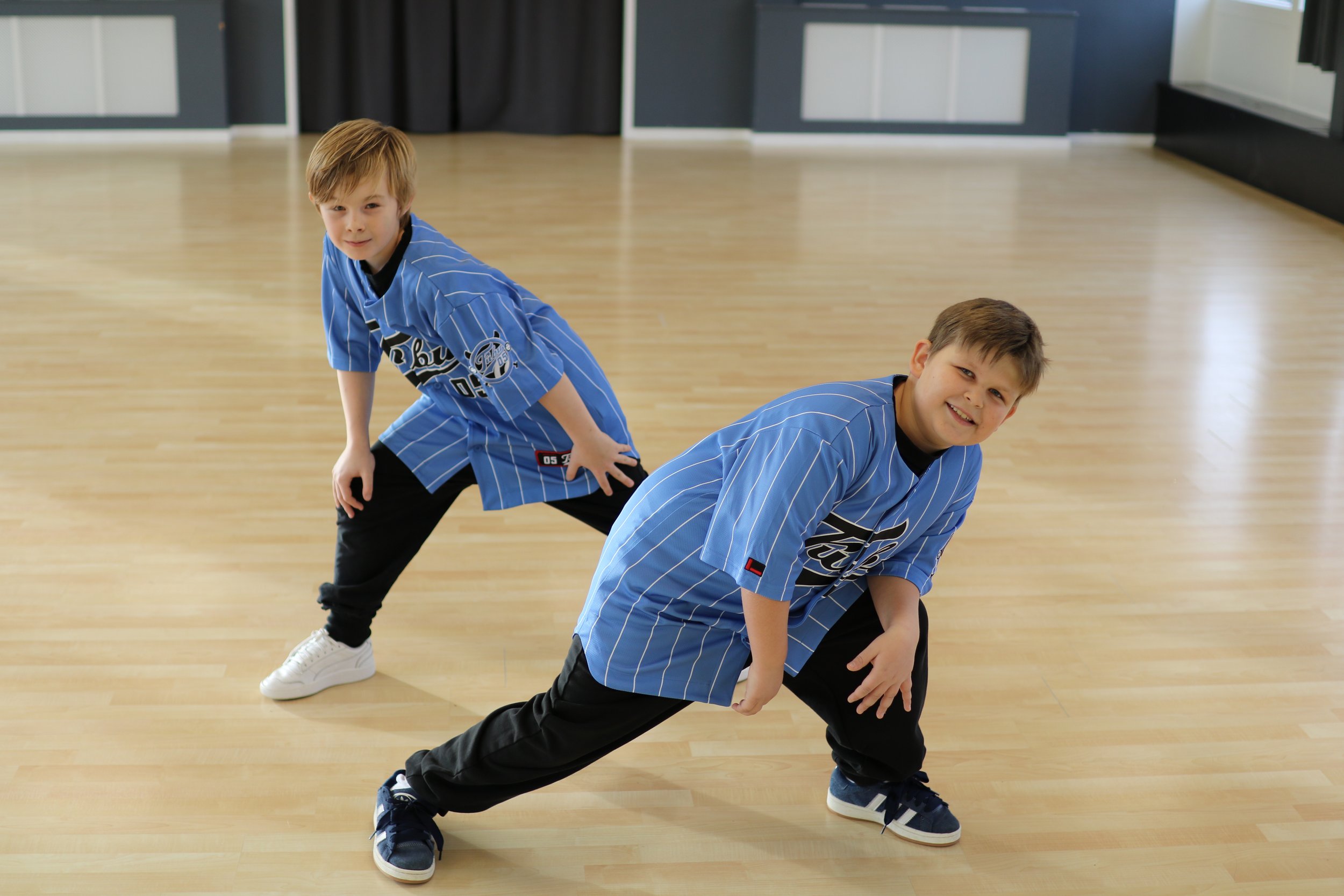 Dansehold Funky Boys &amp; Girls træner hiphop på Vestre Kongevej i Viby J
