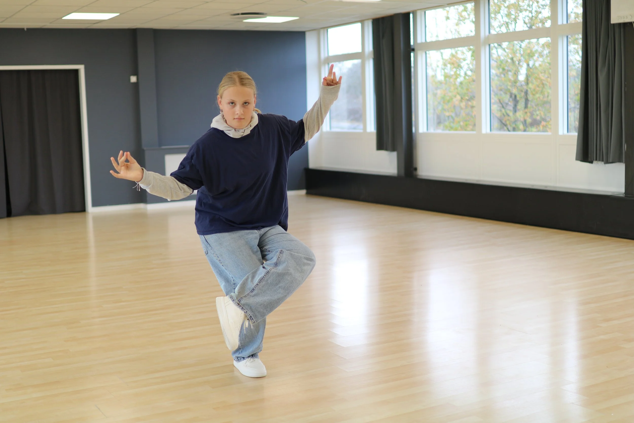 Funky Stars øver udtryk og floorwork til hiphop hos Dansefeber