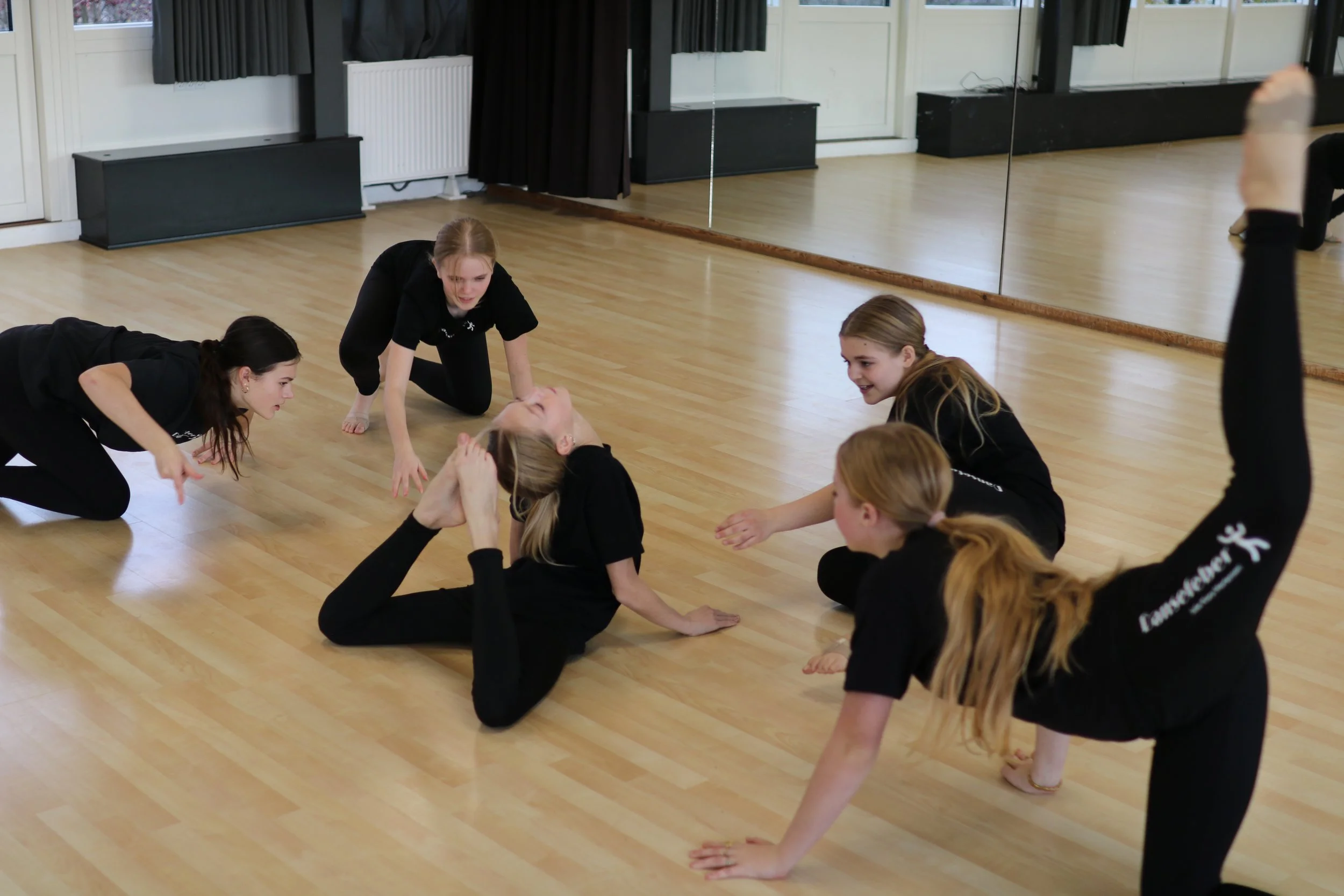 Shining Stars elite showdance hold træner sammen hos Dansefeber i Aarhus Syd