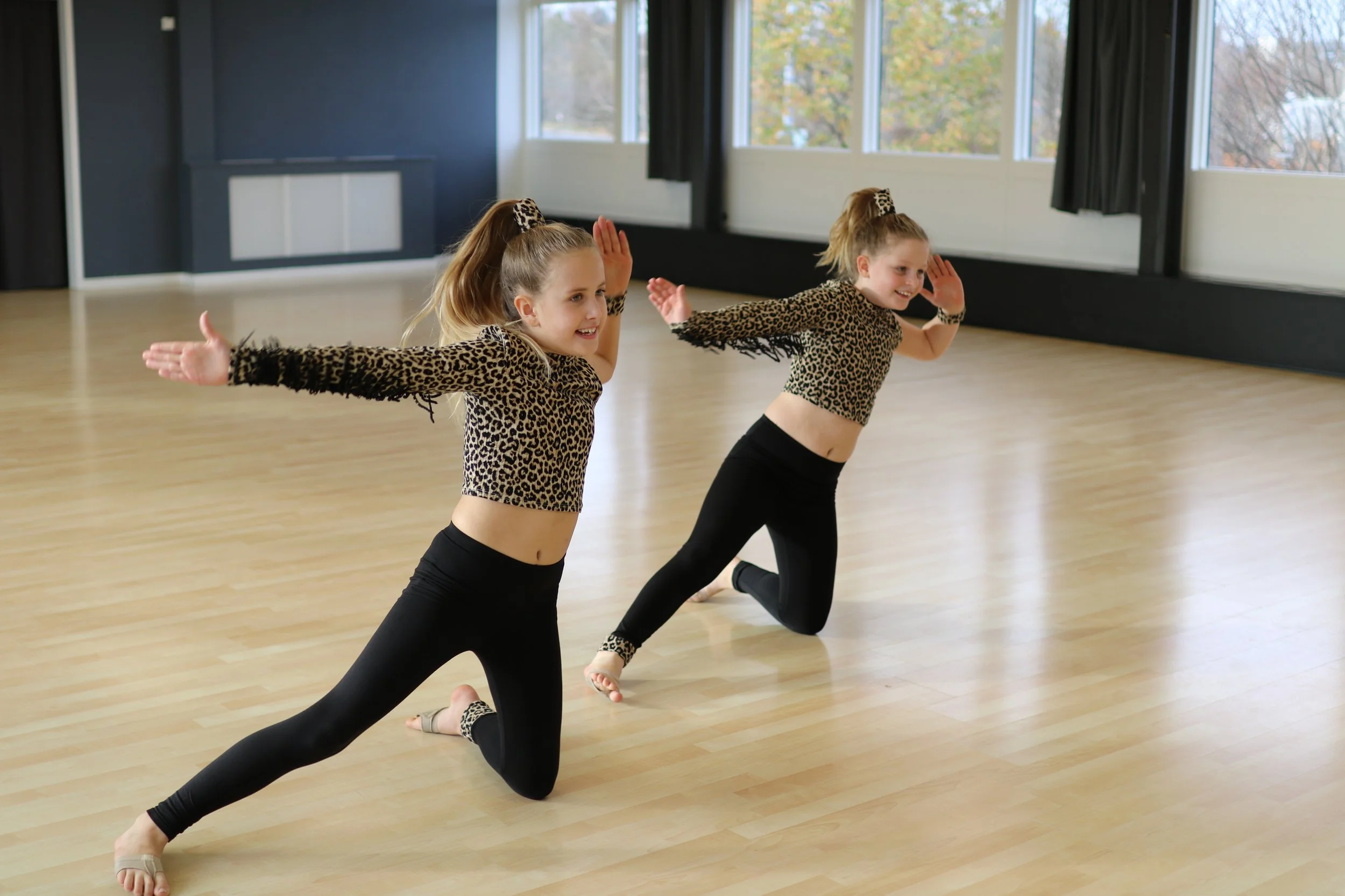 Øvet showdance og disco hold Show Stars til træning hos Dansefeber i Aarhus