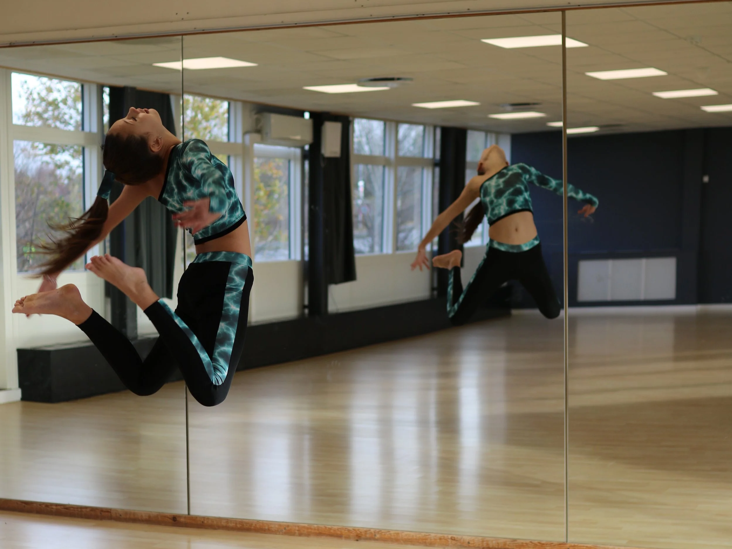 Danseglæde og energi på Show Stars disco og showdance hold hos Dansefeber